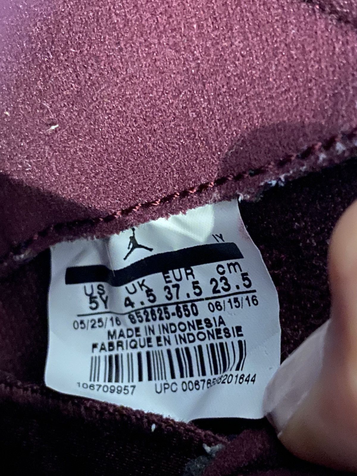 Jordan Brand Air Jordan Burgundy Velvet Jordan 11 Retro Heiress Sneakers Size US 6.5 / IT 36.5 - 5 Thumbnail