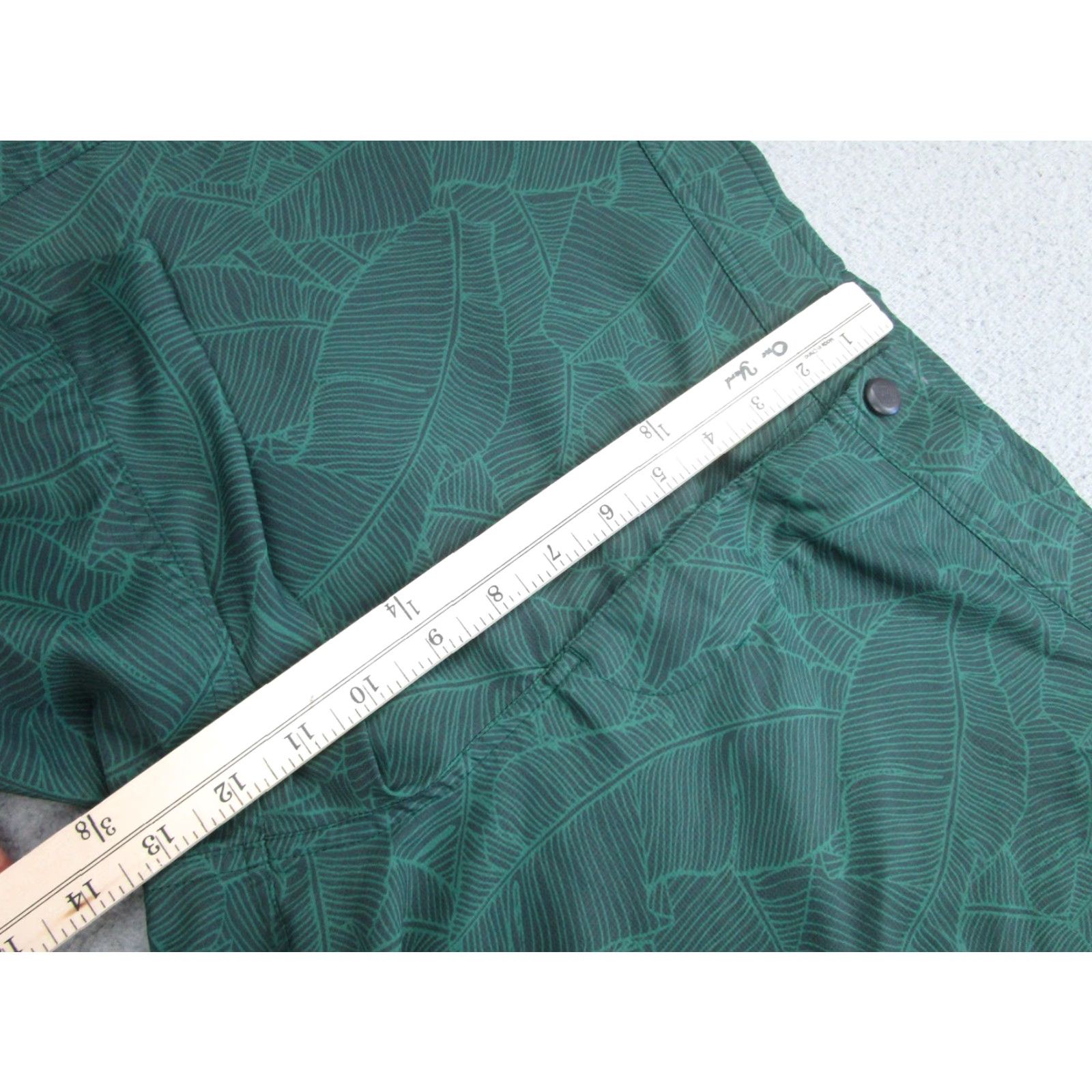 Vintage Mack Weldon Shorts Mens 35/36 Green Leaf Print Stretch Zip Pocket Swim Trunks Size US 36 / EU 52 - 5 Thumbnail