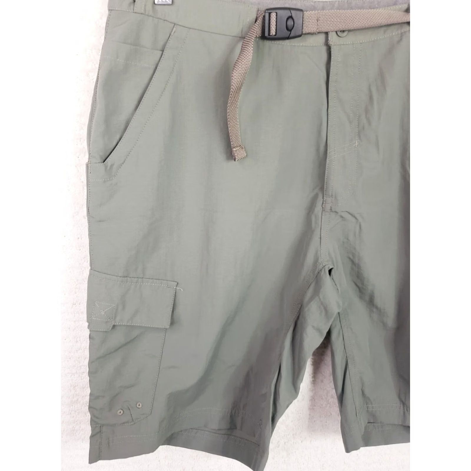 Vintage Alpine Design Men's Bermuda Shorts 36 Green Belted Elastic Waist Pockets Inseam 10 Casual Travel Workwear Regular Size 36 Size US 36 / EU 52 - 2 Thumbnail