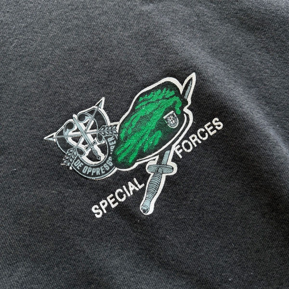 Vintage 1990s Vintage Green Berets Special Forces Army Sweatshirt Size US XL / EU 56 / 4 - 4 Thumbnail