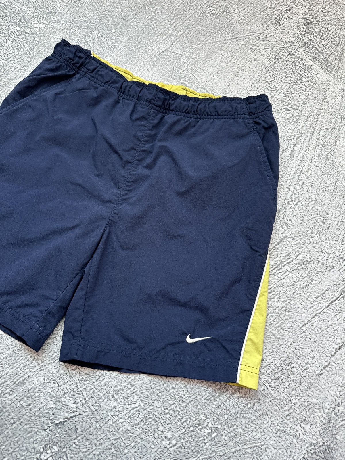 Nike Nike Vintage Y2K Nylon Track Shorts Swoosh Size S Size US 30 / EU 46 - 4 Thumbnail