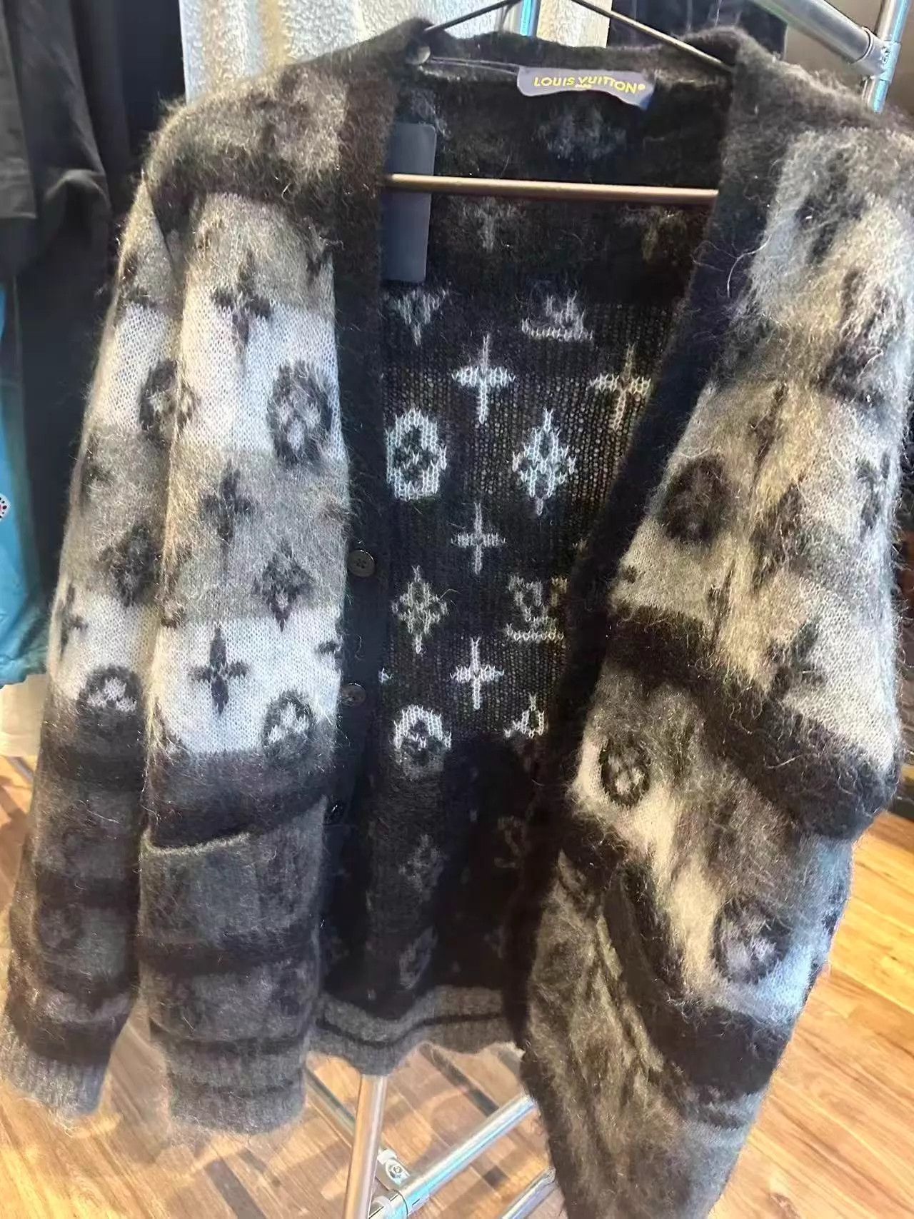 Louis Vuitton LV seahorse hair XL new sweater Size US XL / EU 56 / 4 - 1 Thumbnail