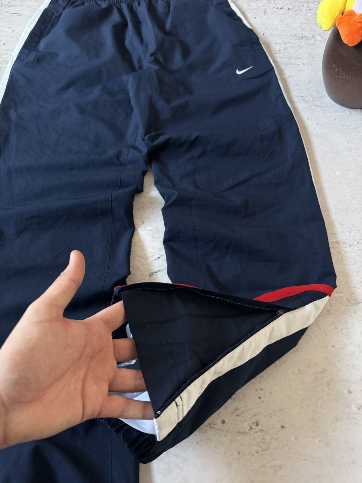 Nike × Vintage NIKE NYLON VINTAGE Y2K OVERSIZE BAGGY FIT PANTS SWEATPANTS Size US 32 / EU 48 - 4 Thumbnail
