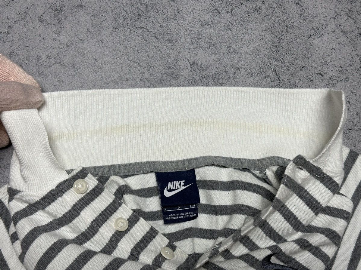 Nike Vintage Nike Striped Polo T-Shirt Y2K Size US S / EU 44-46 / 1 - 9 Thumbnail