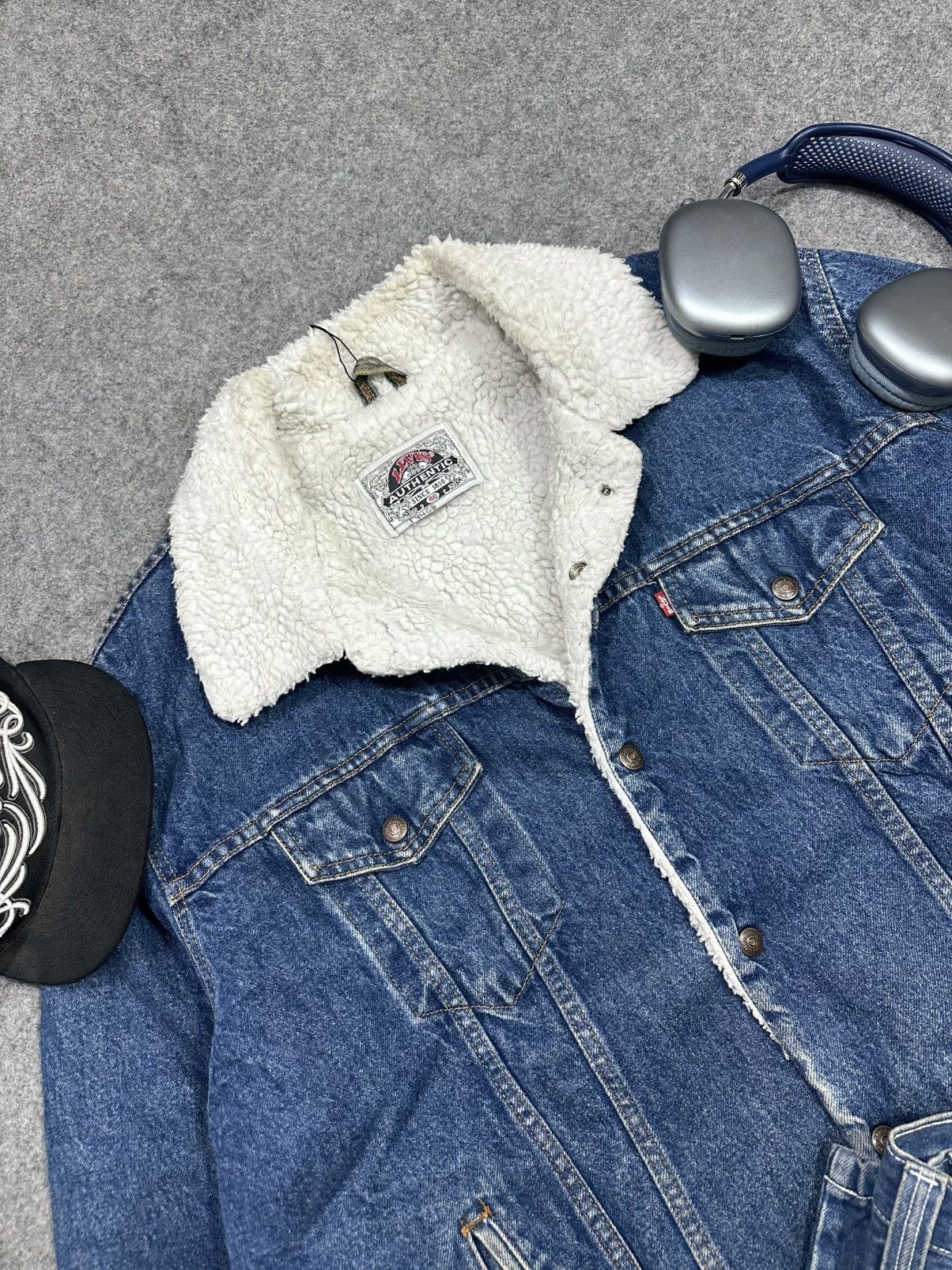 Levi's Vintage Clothing Crazy Vintage 1990’s Levis Denim Jacket (Made in USA🇺🇸) Size US XL / EU 56 / 4 - 2 Thumbnail