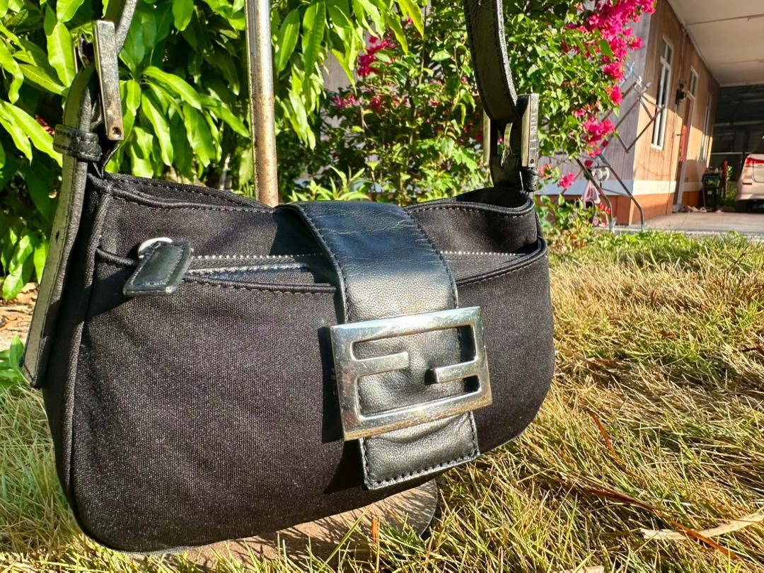 Fendi Authentic Fendi Mamma Baguette Black Neoprane Shoulder Bag Size ONE SIZE - 11 Thumbnail