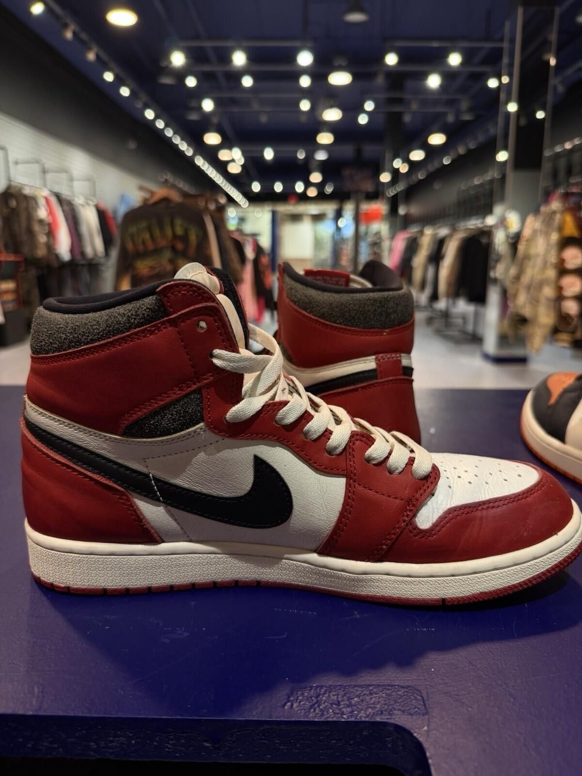 Jordan Brand Size 10 - Jordan 1 Retro High OG Chicago Lost and Found Size US 10 / EU 43 - 11 Thumbnail