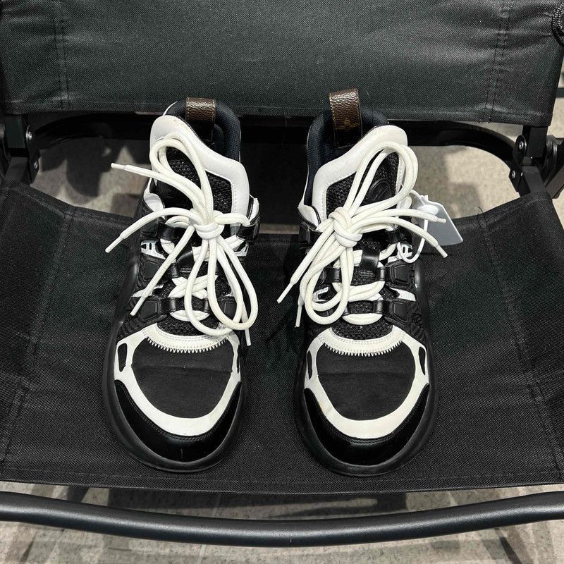 Louis Vuitton Louis Vuitton Black and White Sneakers - Size US 7.5 / EU 40-41 - 2 Thumbnail