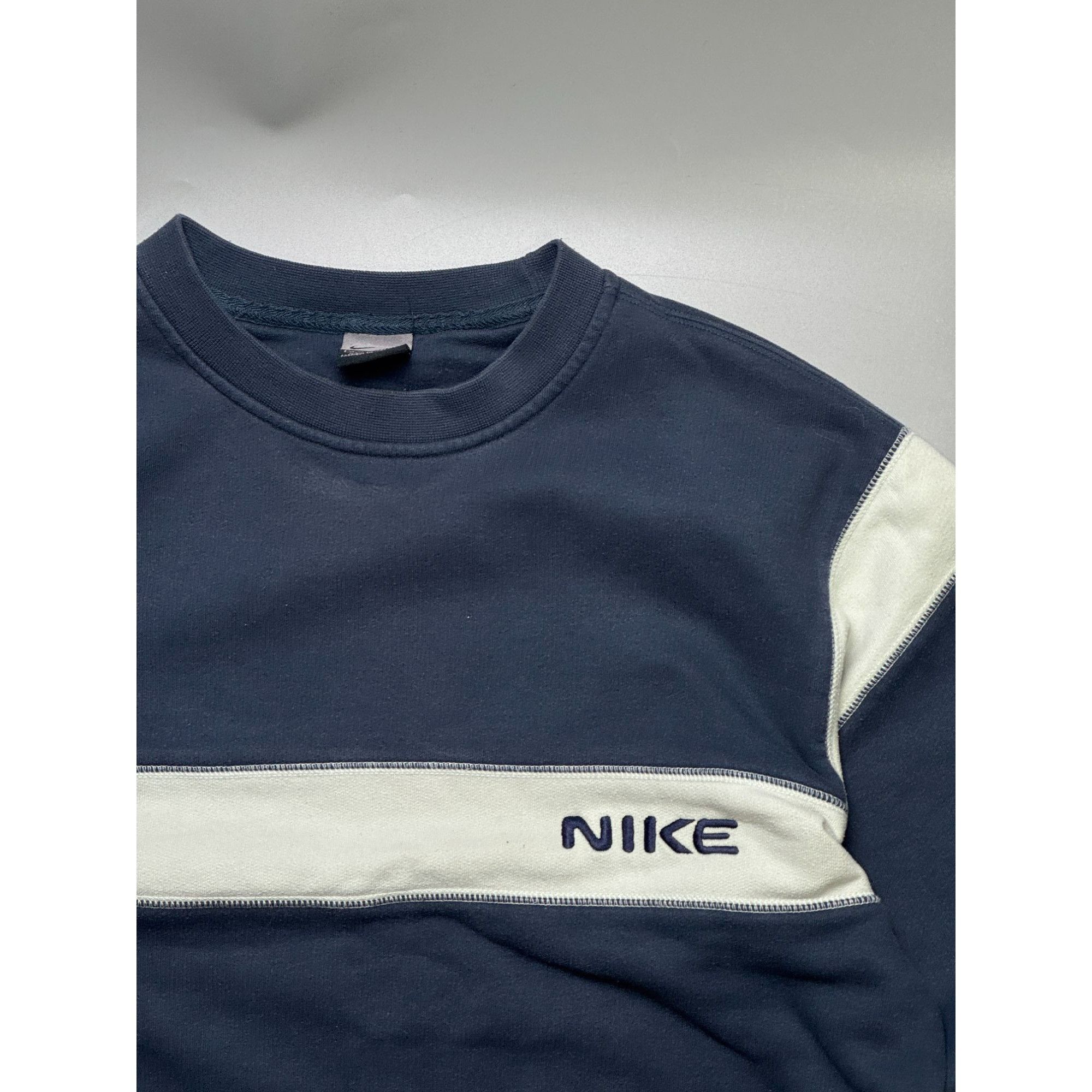 Nike Vintage Nike Crewneck Embroidered Logo Sweatshirt (YG008) Size US M / EU 48-50 / 2 - 3 Thumbnail