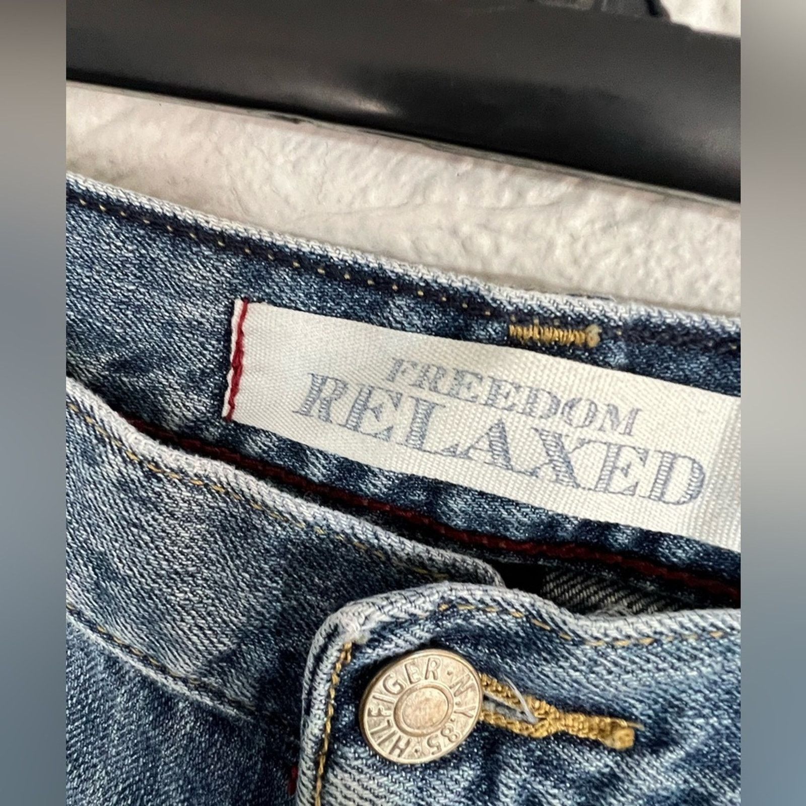 Tommy Hilfiger Hilfiger Brand Denim Freedom Relaxed Fit Jeans Men's 38x32 Size US 38 / EU 54 - 3 Thumbnail