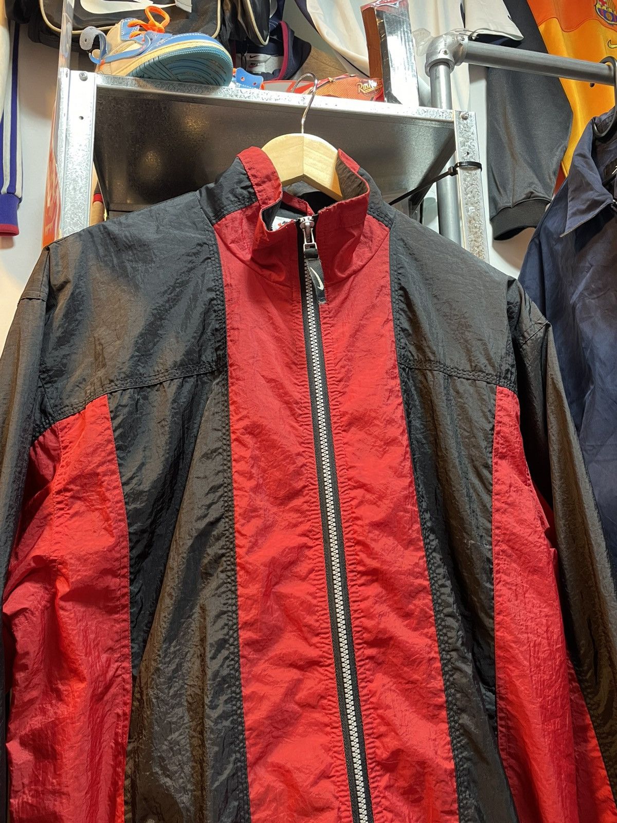 Nike Vintage Nike Spell Out Windbreaker Jacket Size US L / EU 52-54 / 3 - 3 Thumbnail