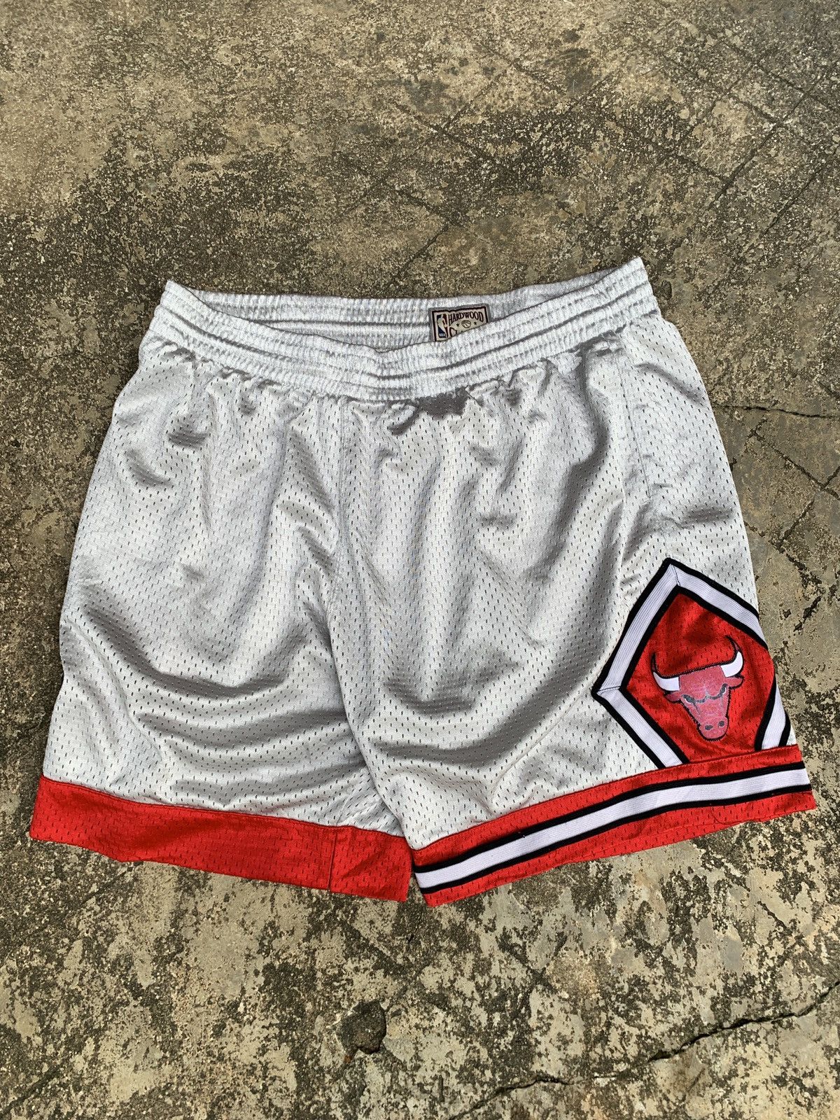 Mitchell & Ness × NBA Mitchell & Ness Hardwood Classics NBA Chicago Bulls Shorts Size 36" / US 14 / IT 50 - 1 Thumbnail