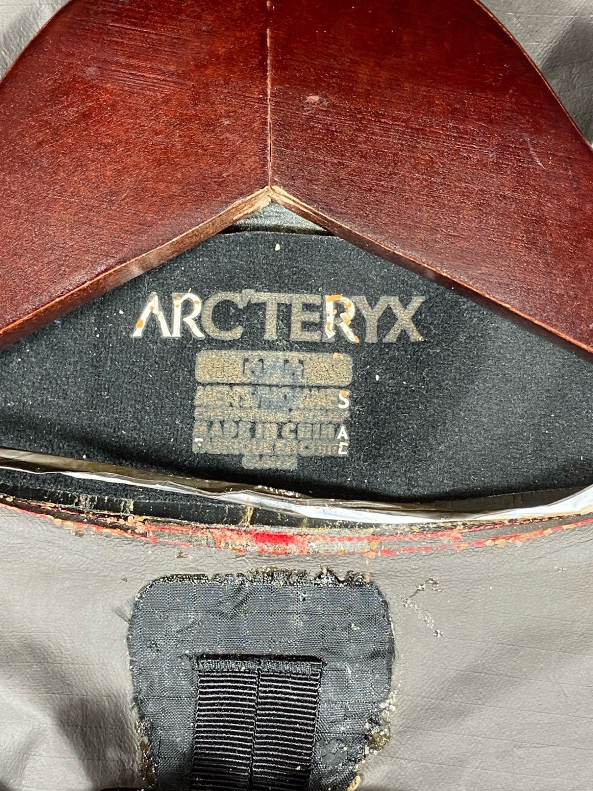Arc'teryx Vintage Arc'teryx Gore-Tex Paclite Shell Jacket Red Size US M / EU 48-50 / 2 - 16 Thumbnail