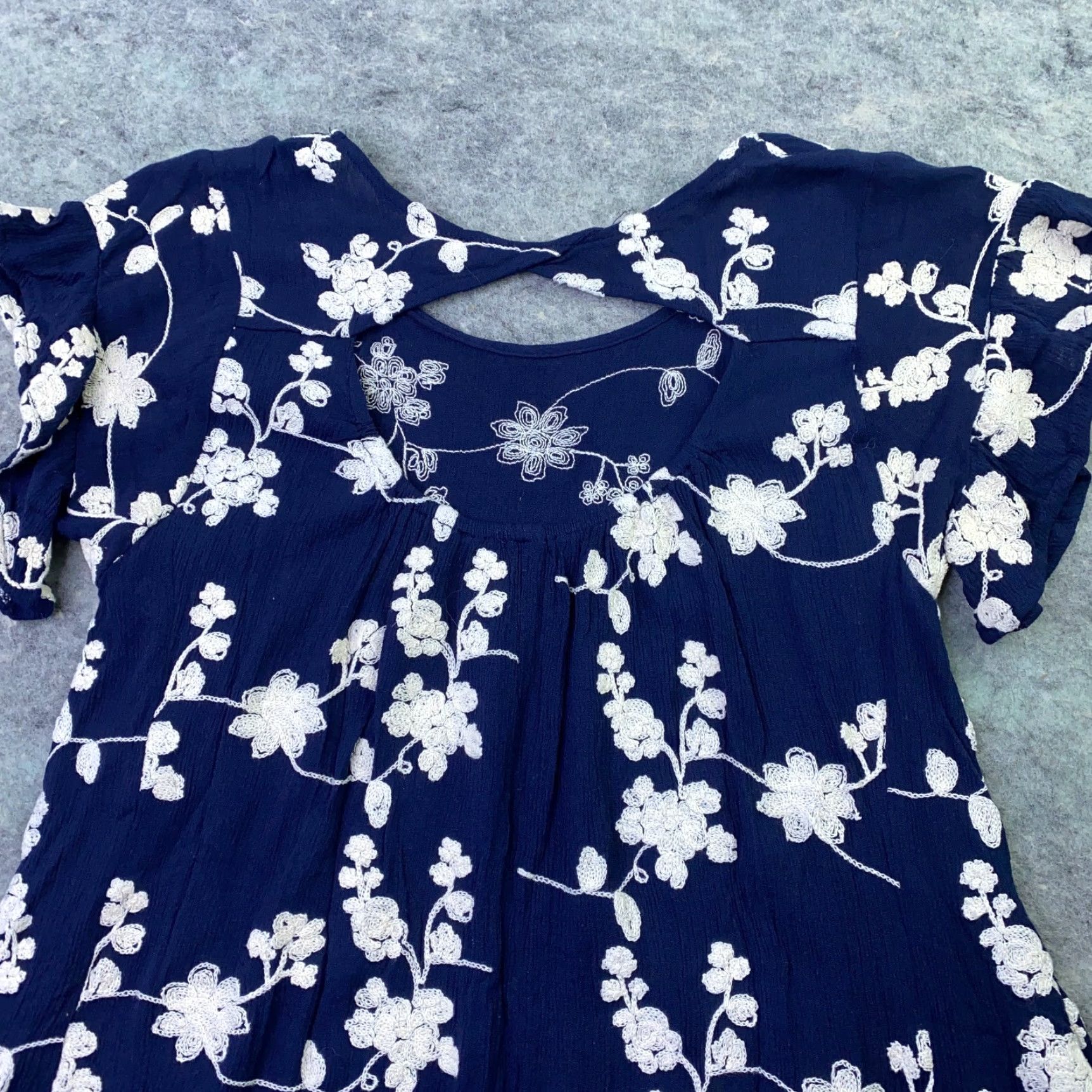 Vintage Altar'd State Womens Floral Tunic Blouse Small Blue Embroidered Lightweight Flared Sleeve Size S / US 4 / IT 40 - 7 Thumbnail
