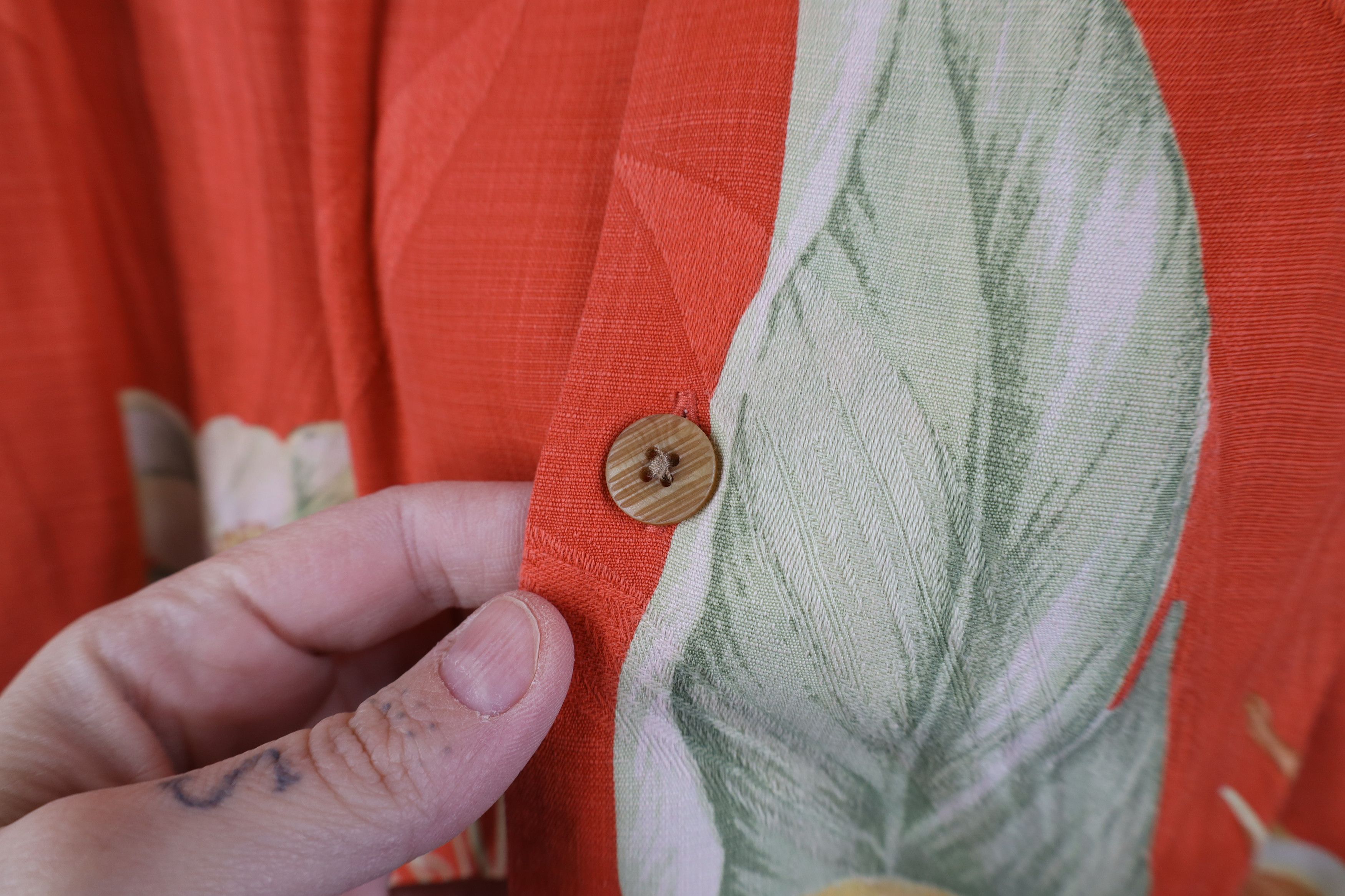 Tommy Bahama Vintage Y2K Tommy Bahama Looped Collar Button Shirt Luau Size US L / EU 52-54 / 3 - 6 Thumbnail