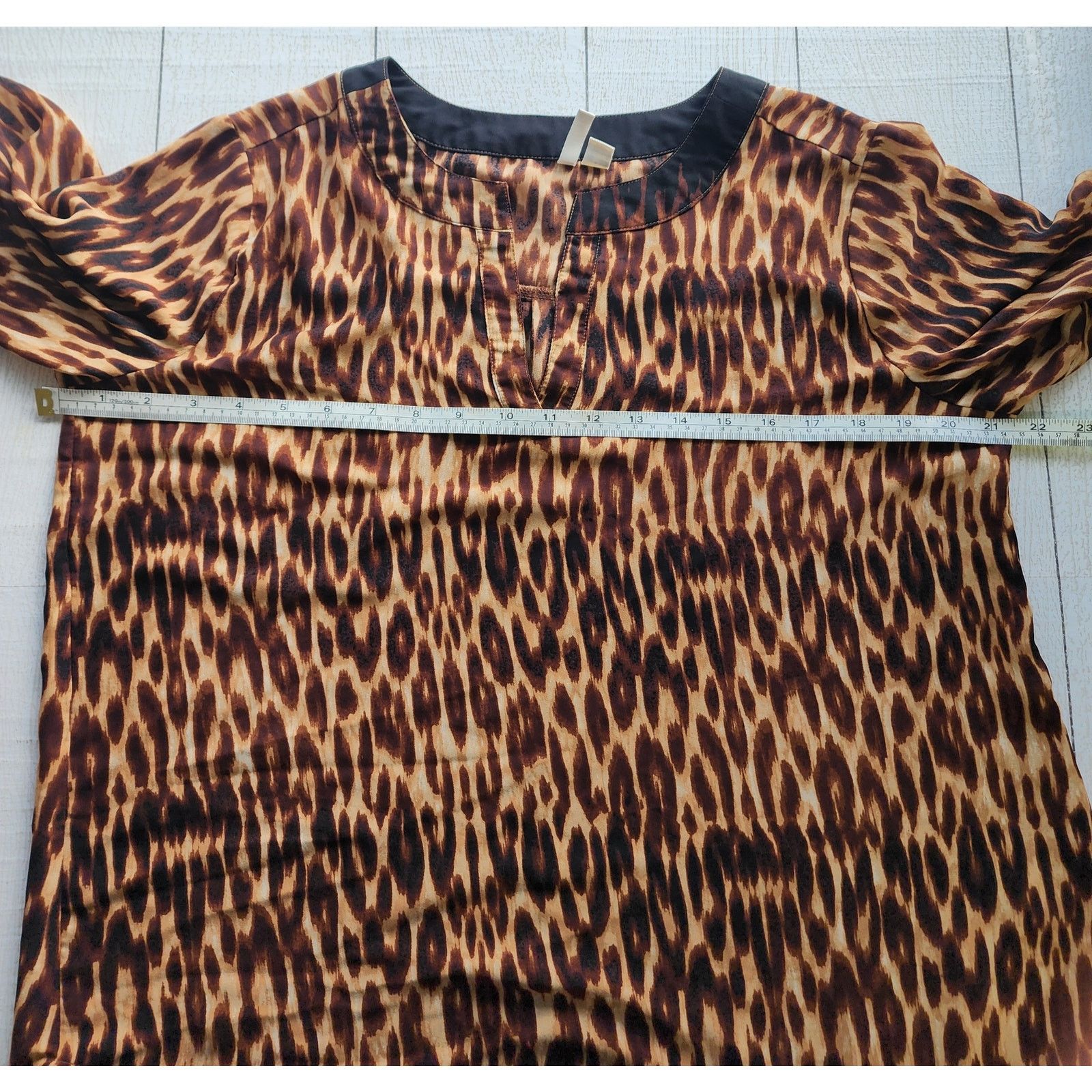 Other Cato Est. 1946 Leopard Print V-Neck Blouse Roll Tab Sleeves Size M / US 6-8 / IT 42-44 - 5 Thumbnail
