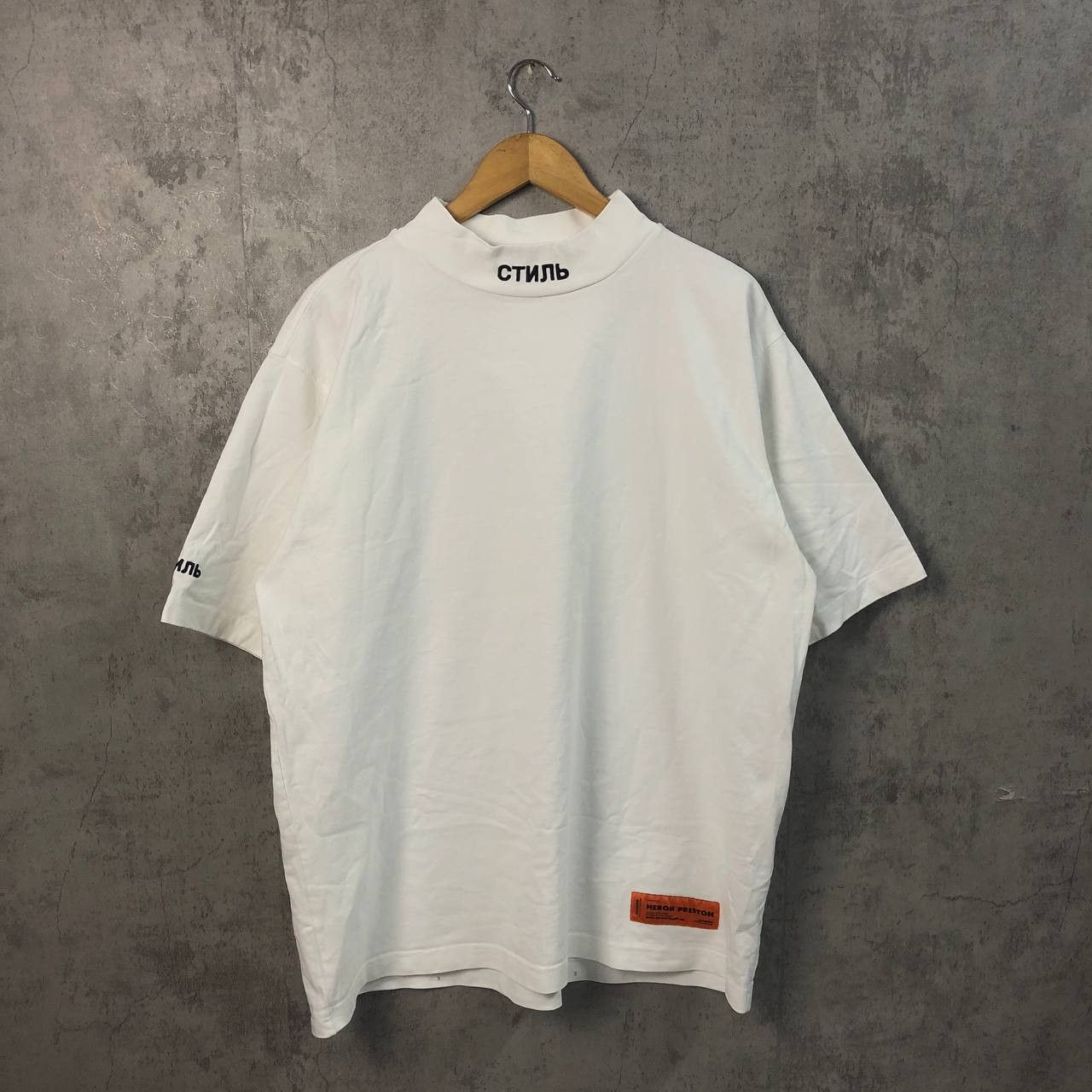 Heron Preston Heron Preston "CTИЛЬ" Mock Neck T-Shirt. Size US XXL / EU 58 / 5 - 2 Thumbnail