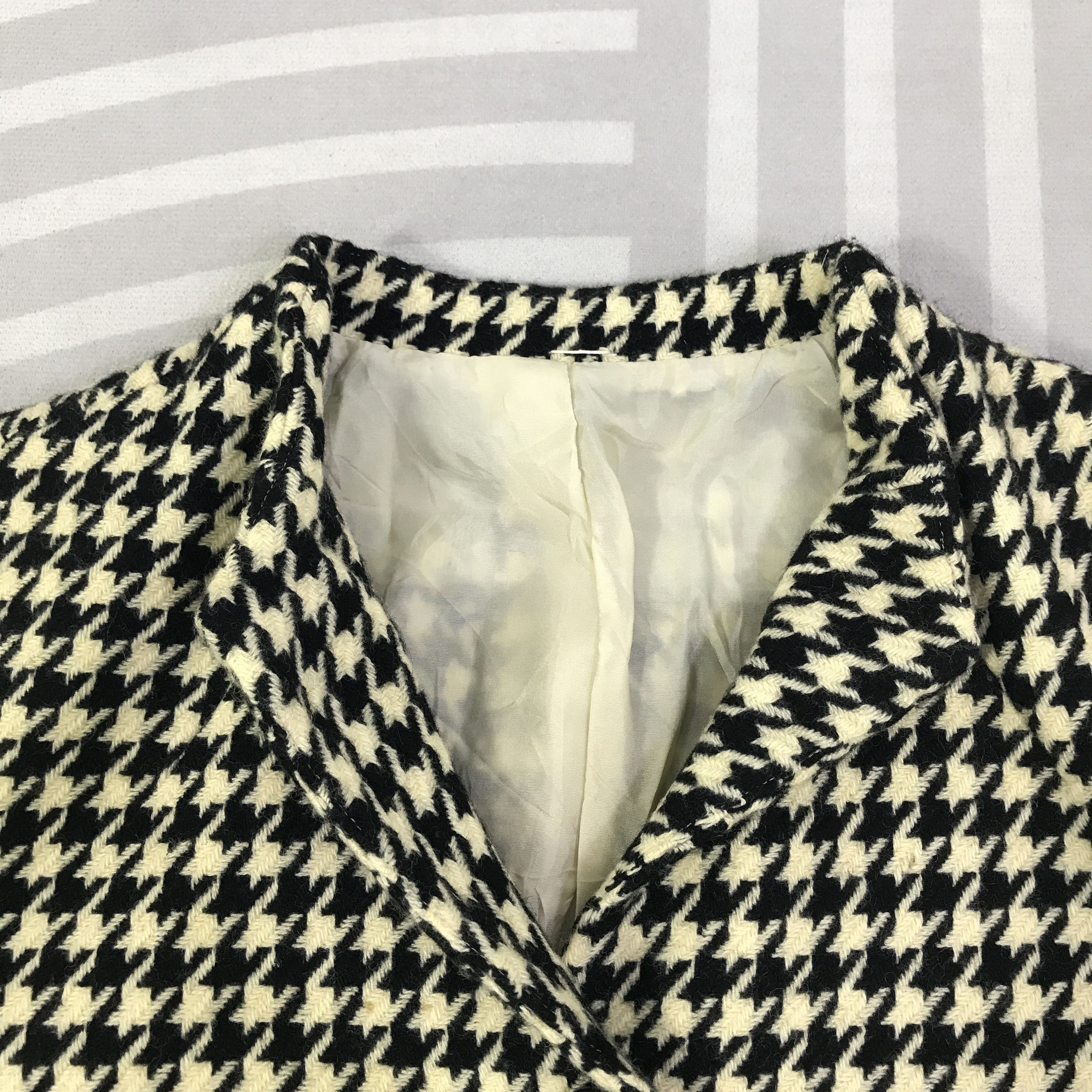 Burberry Vintage Burberry London Wool button Jacket K96B5 Size US M / EU 48-50 / 2 - 5 Thumbnail