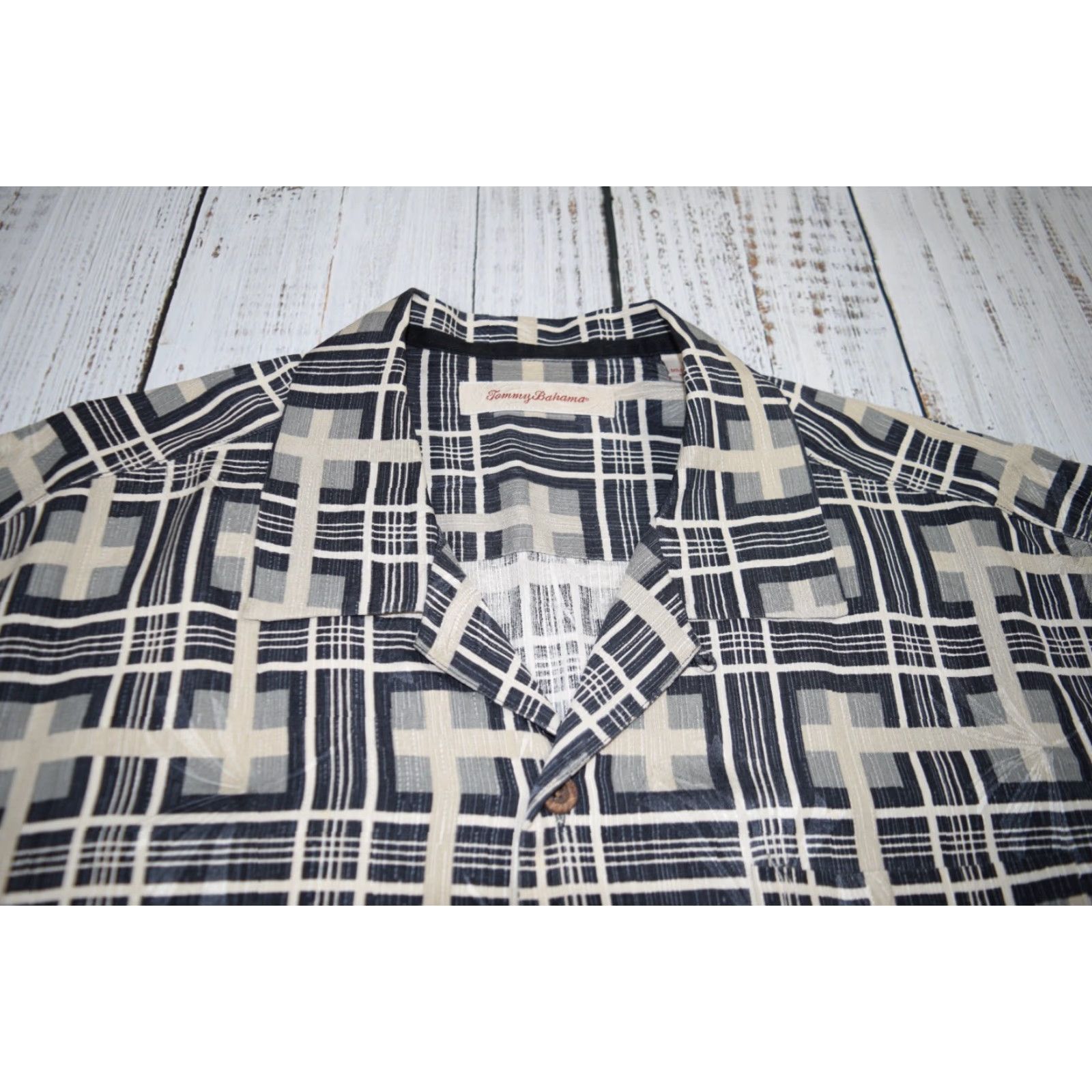 Tommy Bahama TOMMY BAHAMA Hawaiian Shirt, Short Sleeve, Blue Geometric Print, 100% Silk, Size L, Casual, Mens Size US L / EU 52-54 / 3 - 4 Thumbnail