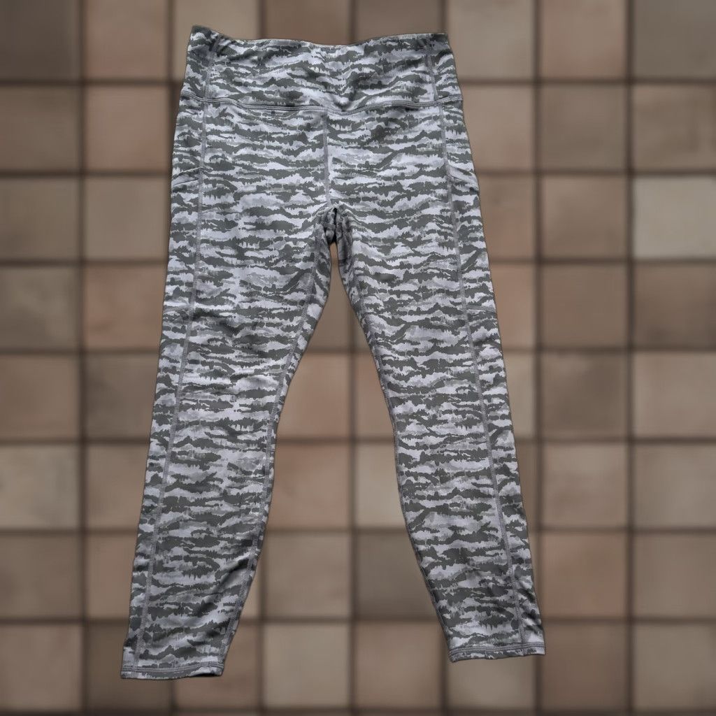 Fabletics Fabletics Leggings Womens M Gray Camouflage High Rise Yoga Athletic Gym Workout Pants Size 32" / US 10 / IT 46 - 1 Thumbnail