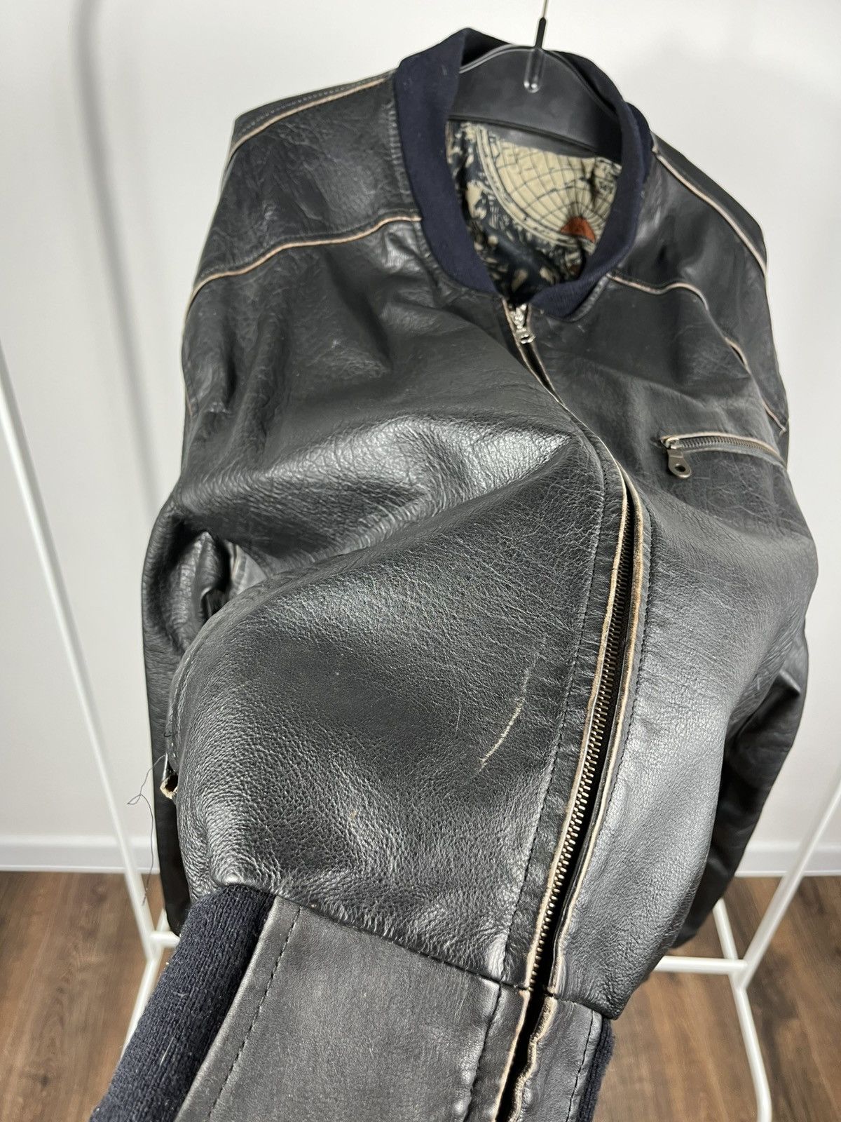 Leather Vintage Heavy Leather Biker Bomber Jacket Classic Mens Size US XL / EU 56 / 4 - 17 Thumbnail