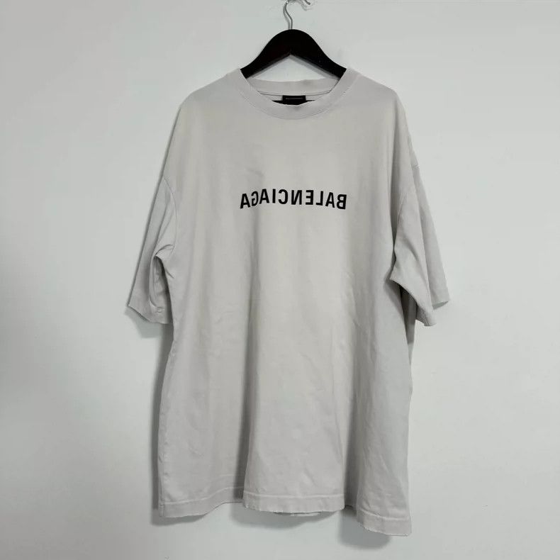 Balenciaga Balenciaga White embroidered short sleeves with inverted l Size US M / EU 48-50 / 2 - 1 Thumbnail