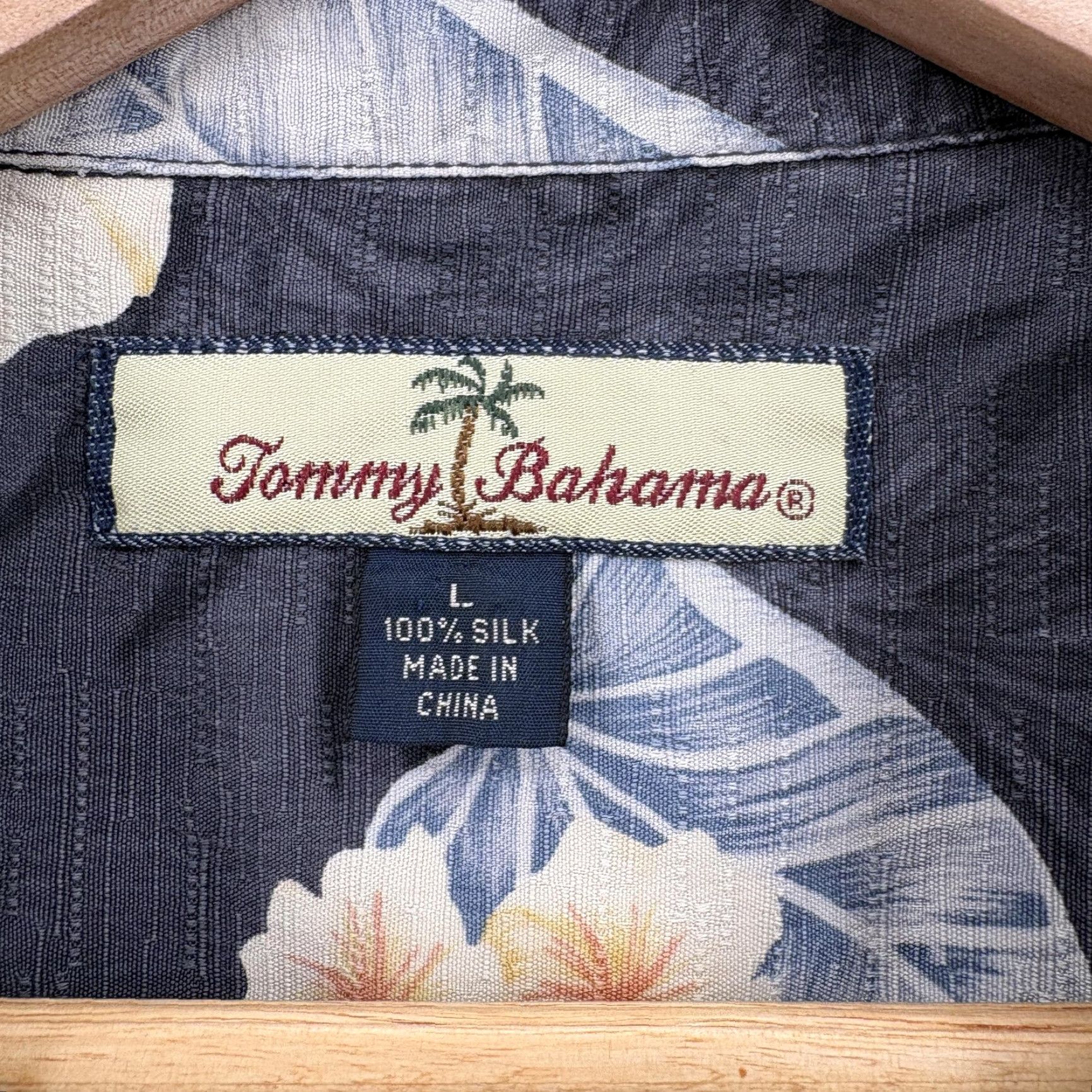 Tommy Bahama Tommy Bahama Shirt Mens Large Gray Silk Hawaiian Aloha Floral Button Front Camp Shirt Size US L / EU 52-54 / 3 - 4 Thumbnail