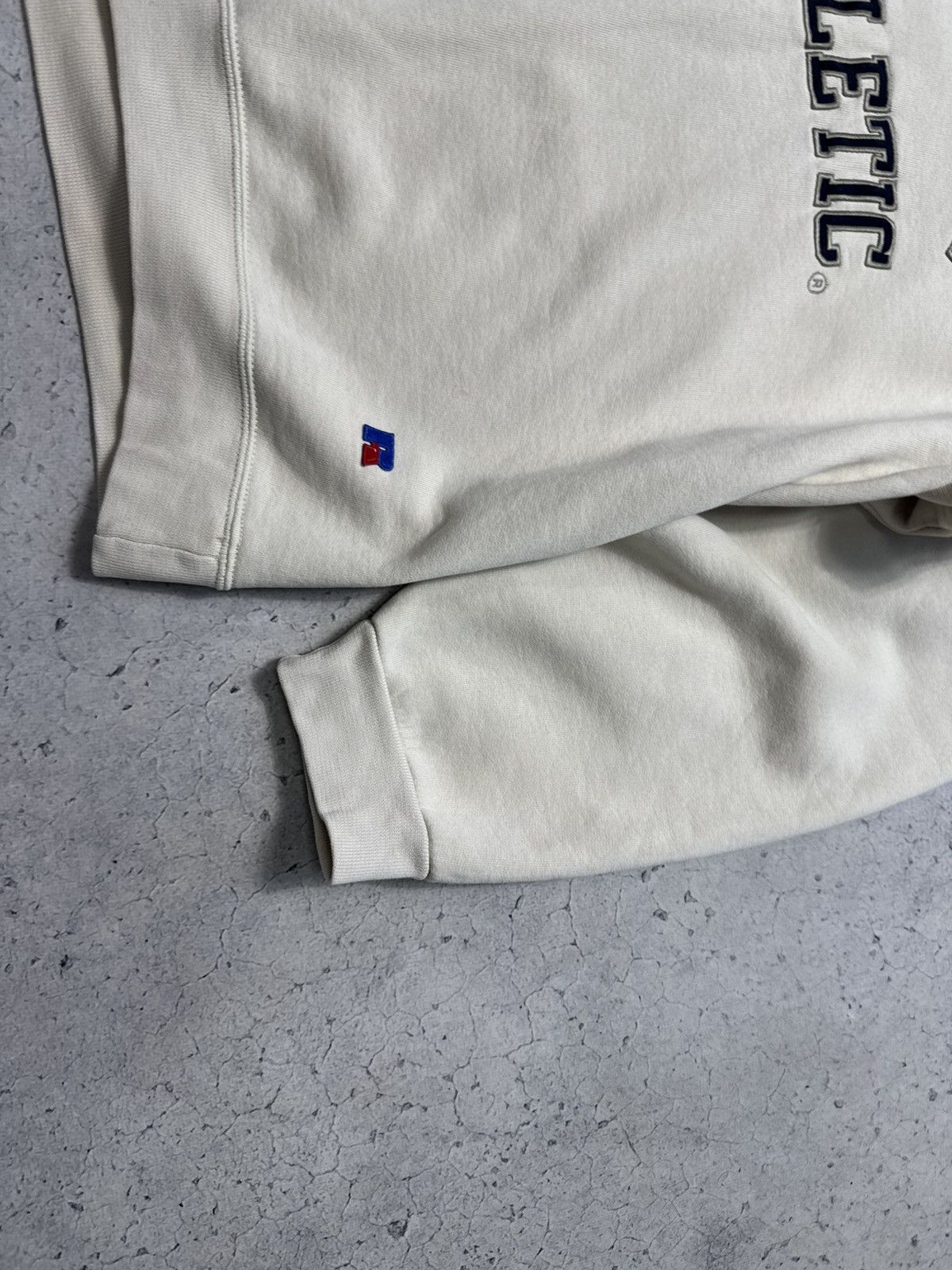 Russell Athletic Russel Athletic Beige Sweatshirt Vintage Big Logo Y2K Size US M / EU 48-50 / 2 - 4 Thumbnail