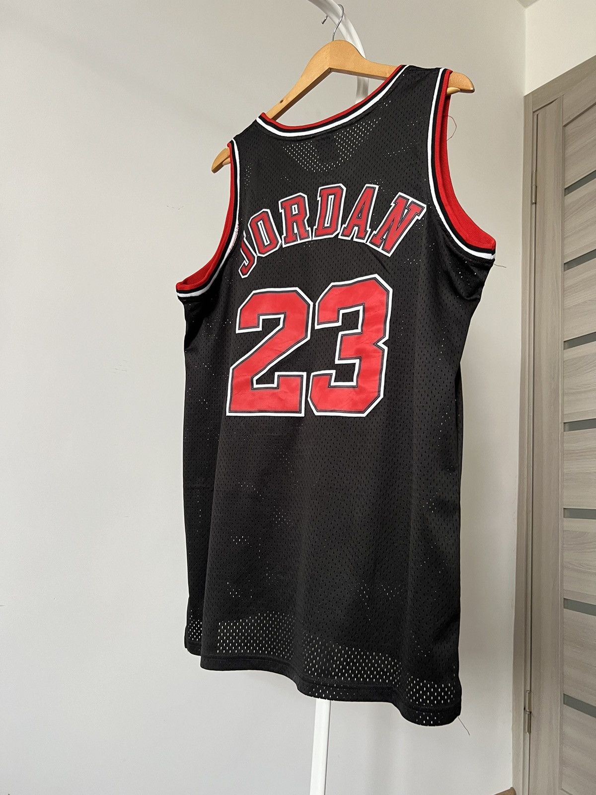 NBA Vintage 90s NIKE JORDAN NBA Chicago Bulls Jersey #23 Size US XL / EU 56 / 4 - 2 Thumbnail