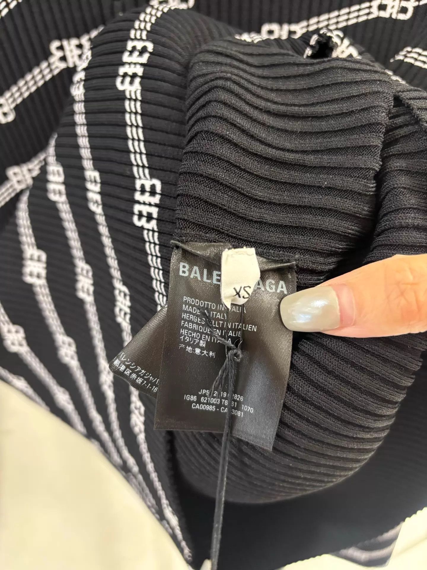 Balenciaga Balenciaga All-Over Double B Fitted Top New With Tags XS,M Size XS / US 0-2 / IT 36-38 - 6 Thumbnail