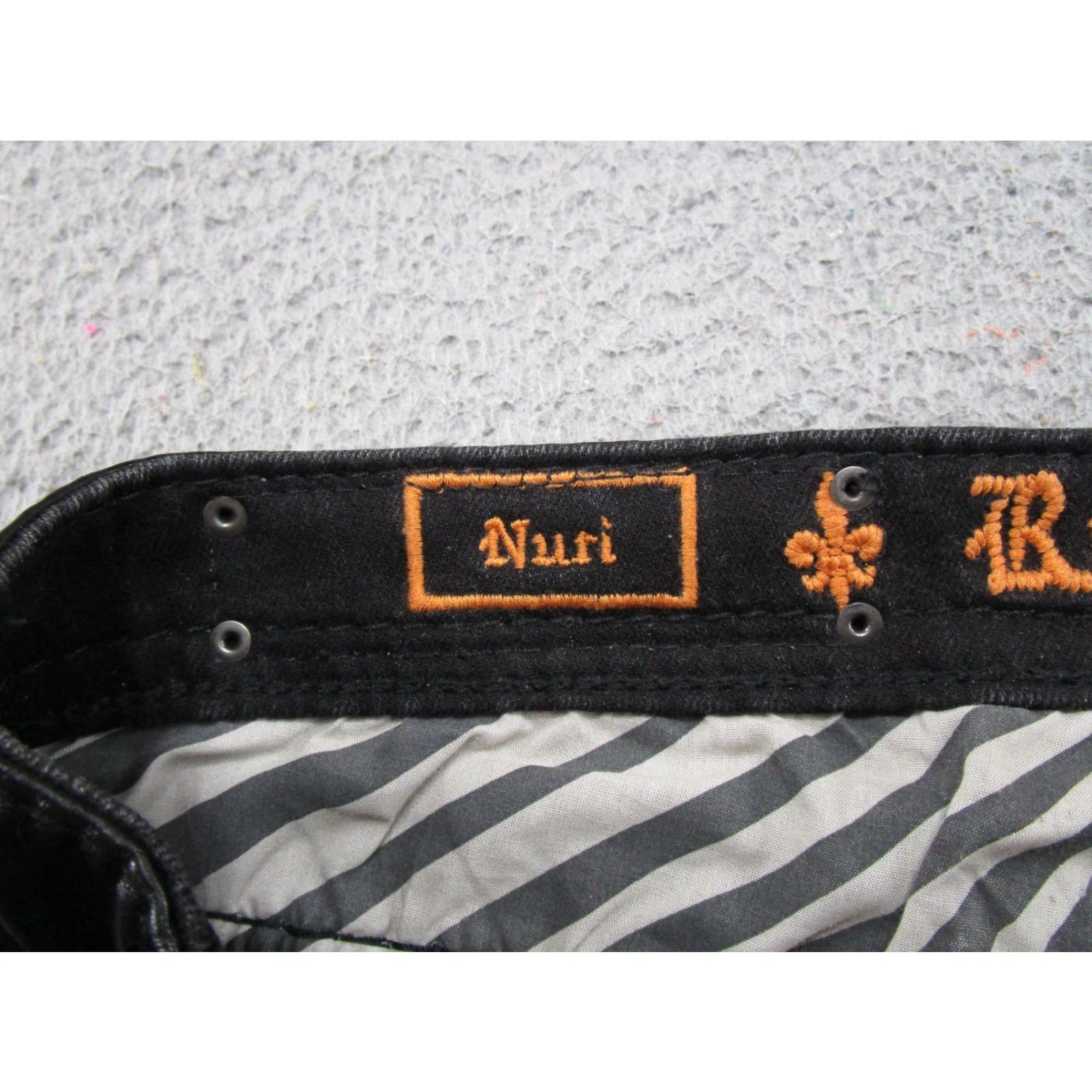 Vintage VINTAGE ROCK REVIVAL NURI EASY SKINNY SIZE 33 LIMITED EDITION BLACK JEANS 336/935 RARE Size 24" / US 00 / IT 34 - 6 Thumbnail
