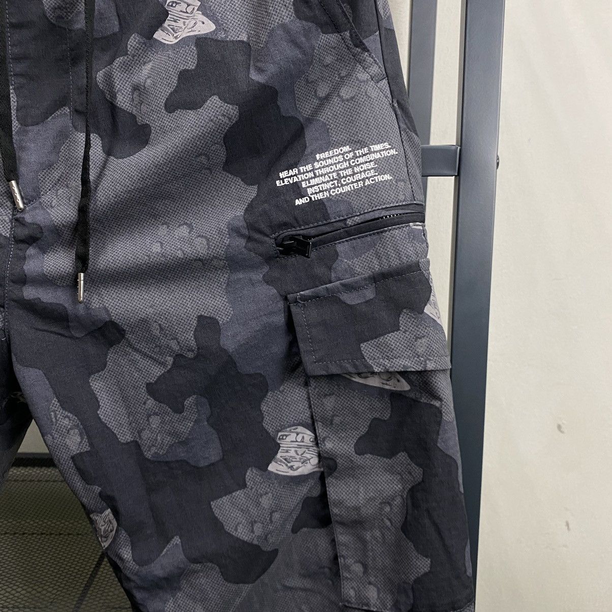 Jun Takahashi Undercover X GU Military UFO Camouflage Cargo Pants Size US 29 - 5 Thumbnail