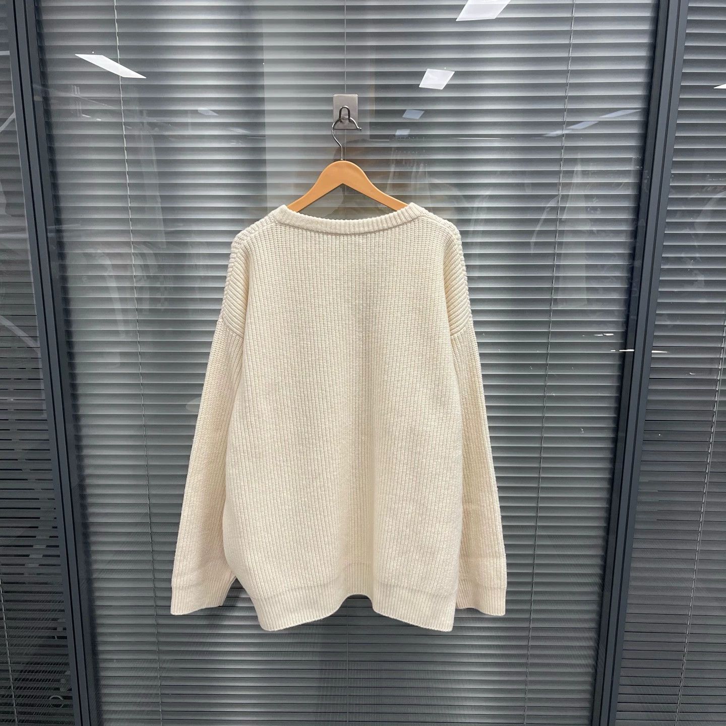 Celine Celine cream beaded big logo wool sweater L Size L / US 10 / IT 46 - 2 Thumbnail