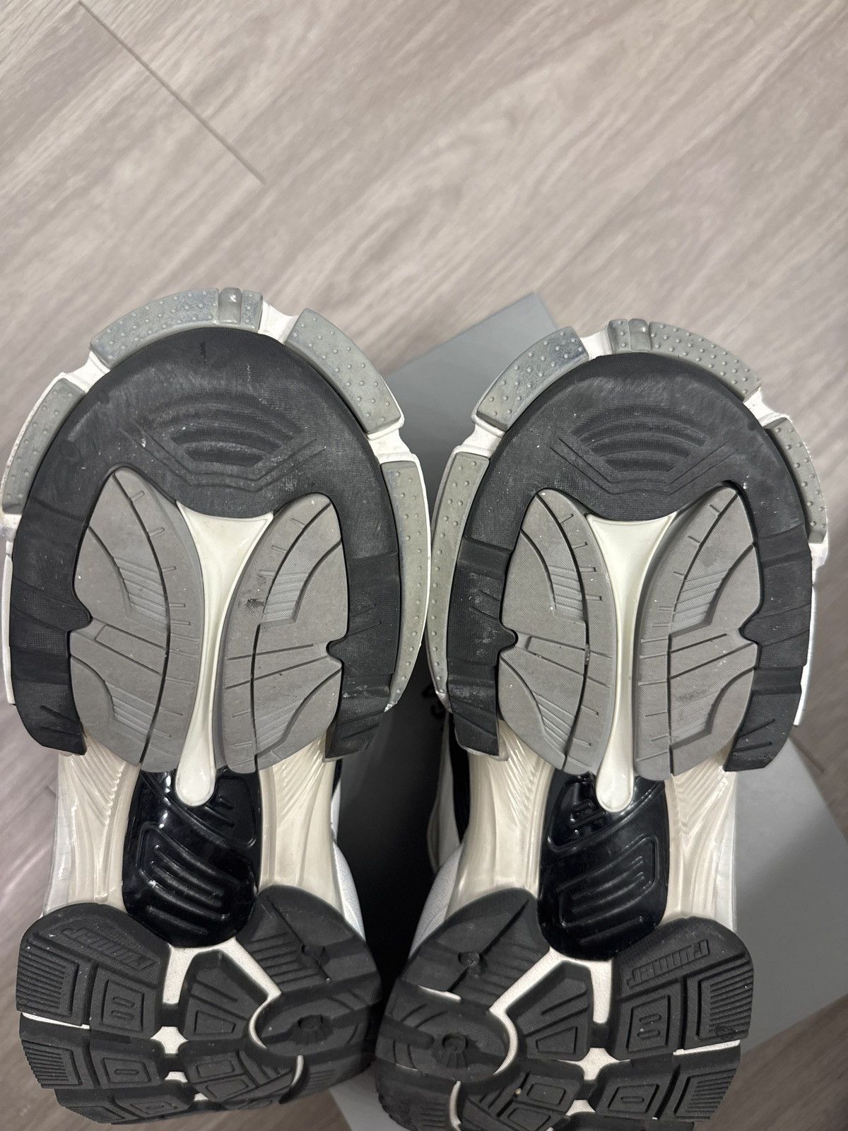 Balenciaga Balenciaga Mens Runner Sneaker Size US 14 / EU 47 - 9 Thumbnail