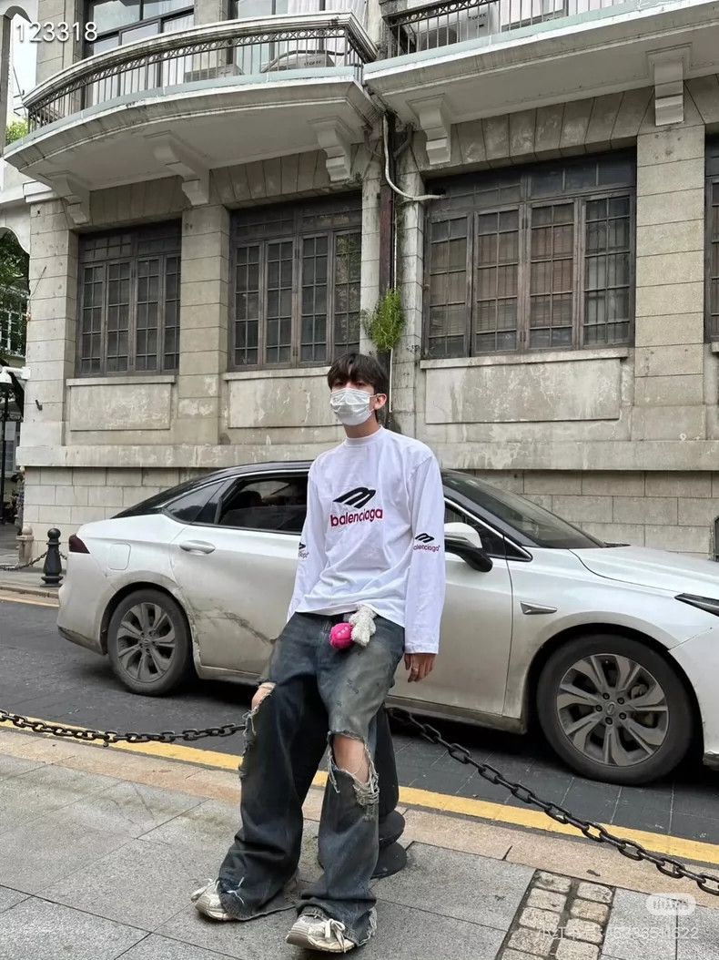 Balenciaga Balenciaga Embroidered 3B letter logo white long-sleeve T- Size US S / EU 44-46 / 1 - 6 Thumbnail