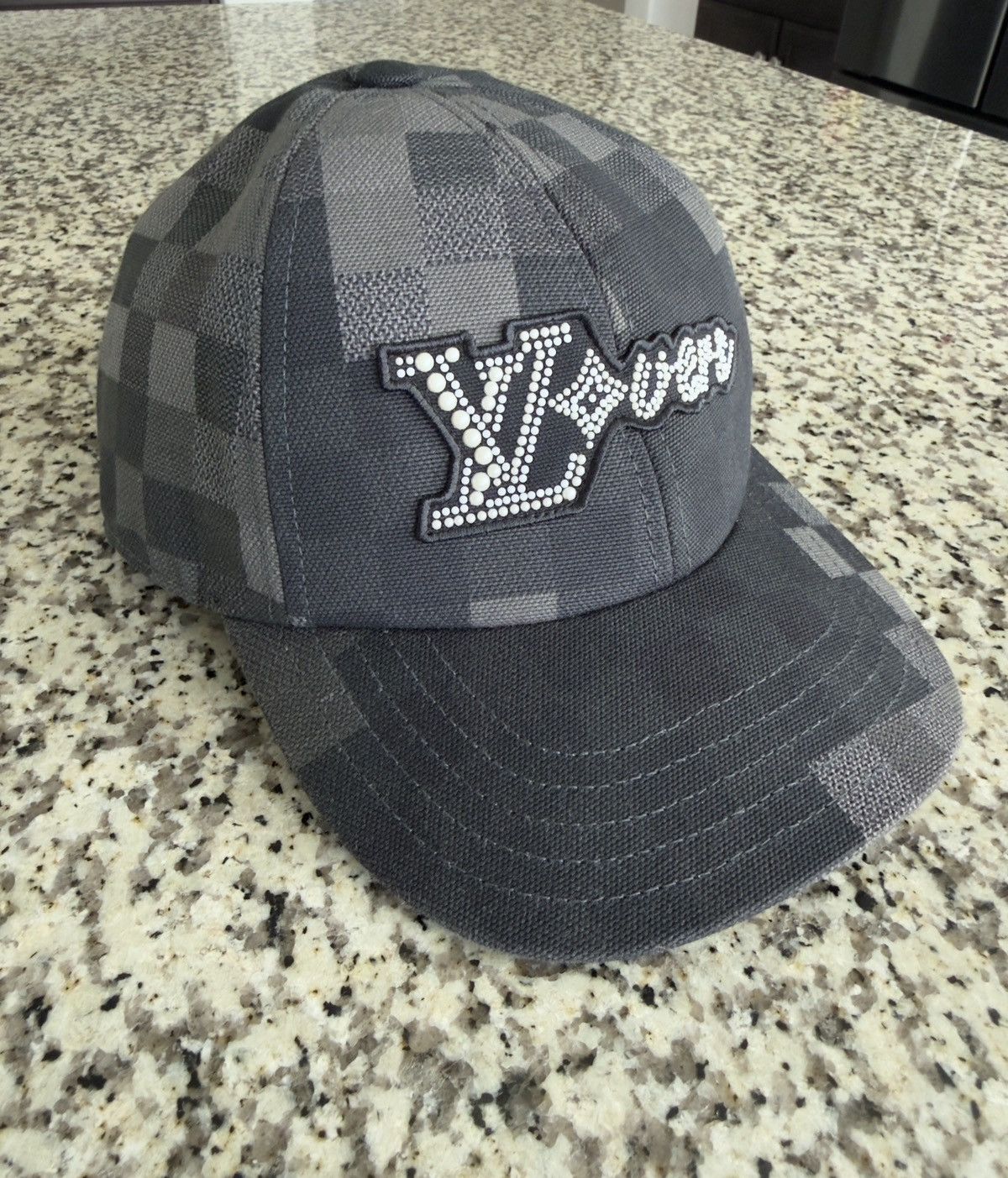 Louis Vuitton Louis Vuitton LV Vers Damoflage Cap Black Size ONE SIZE - 1 Thumbnail