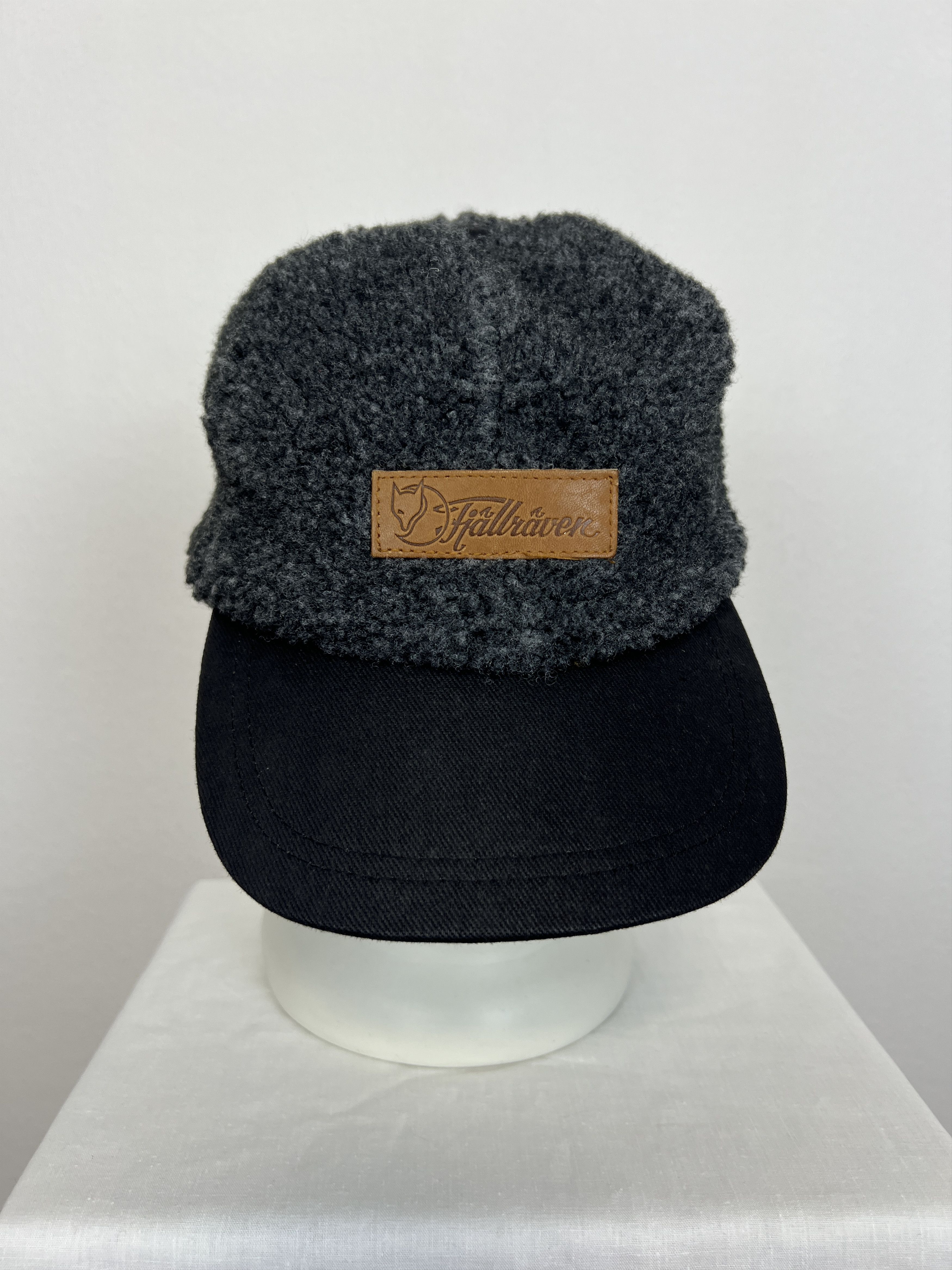 Fjallraven Hat Bommul Cap Rare Winter Warm Snapback Hype Adult Size ONE SIZE - 2 Thumbnail