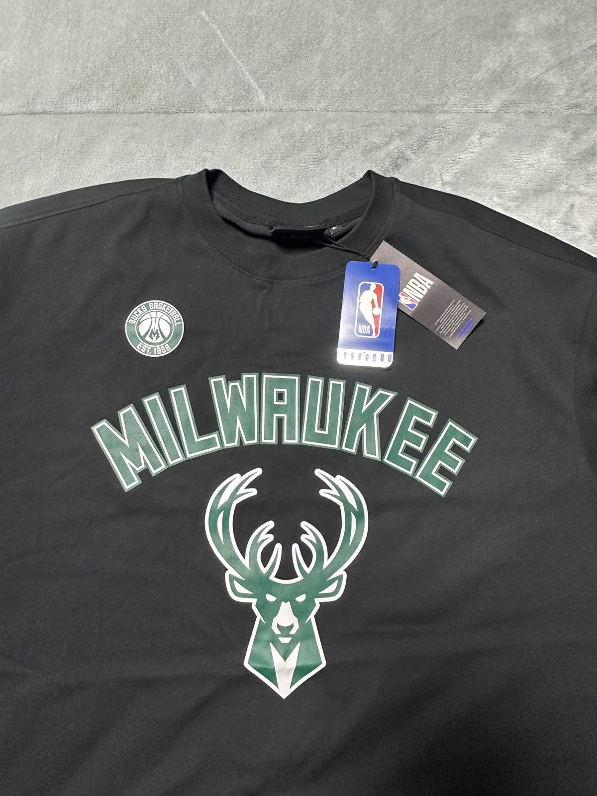 NBA New Milwaukee Bucks NBA Team Nike T-Shirt Size XL MEN Size US XL / EU 56 / 4 - 1 Thumbnail