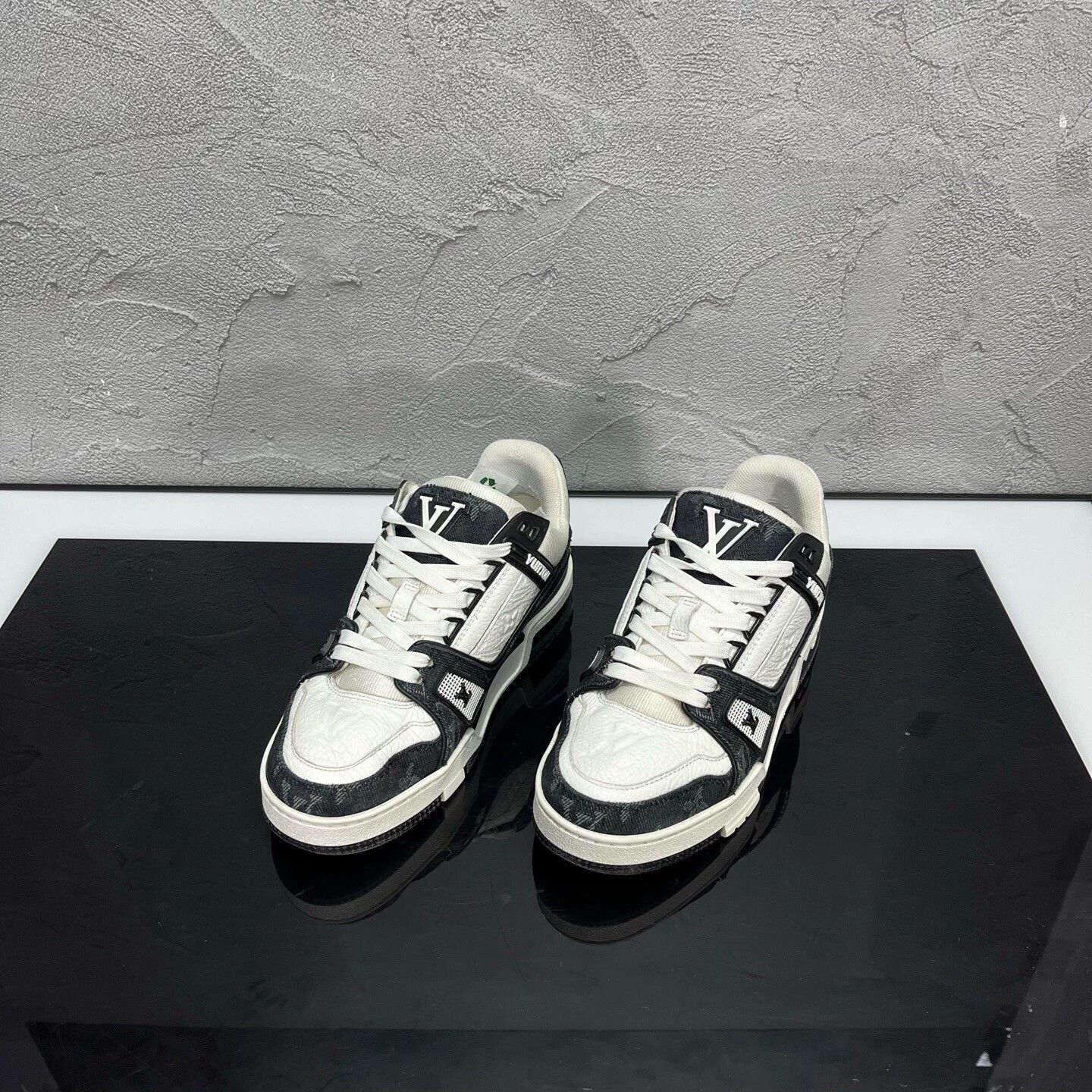 Louis Vuitton LV Trainer Black/White Denim UK2 36 98 New Size XXS / US 00 / IT 34 - 1 Thumbnail