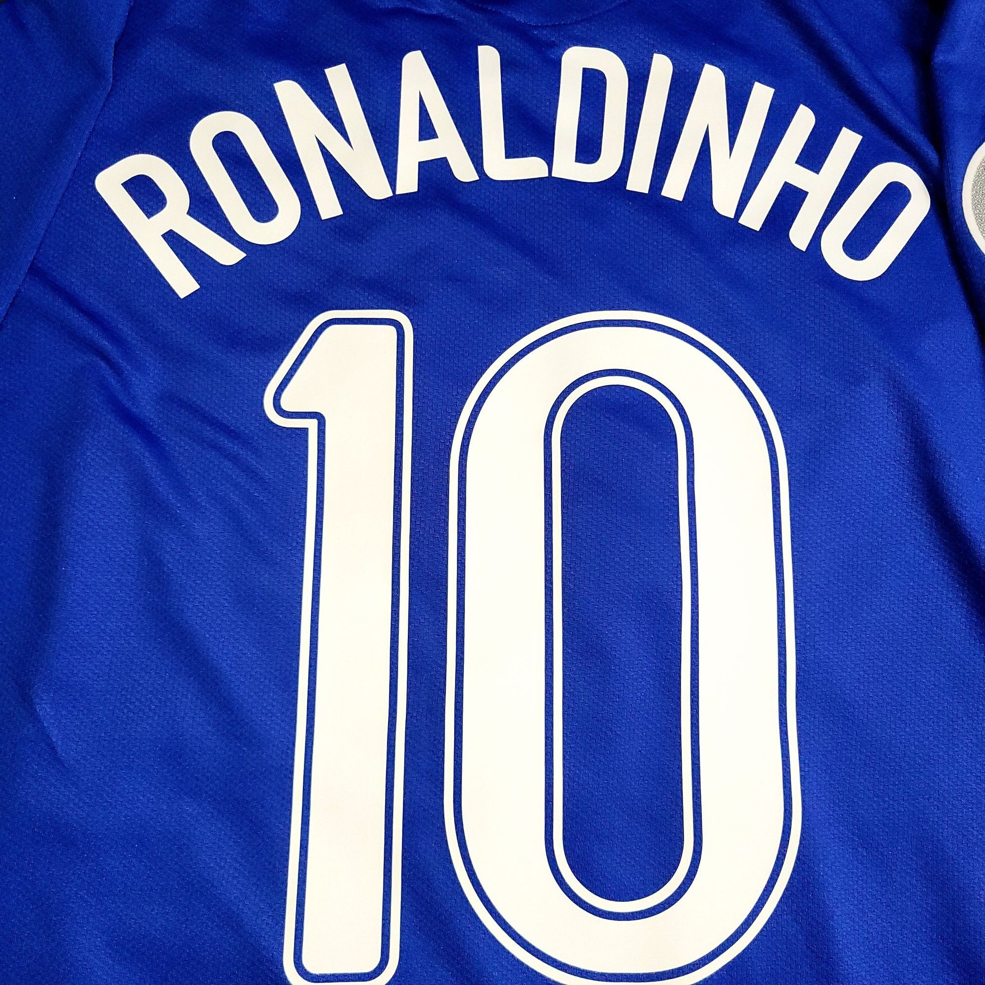 Nike Ronaldinho Brazil 2006 WORLD CUP Away Soccer Jersey M Size US M / EU 48-50 / 2 - 3 Thumbnail