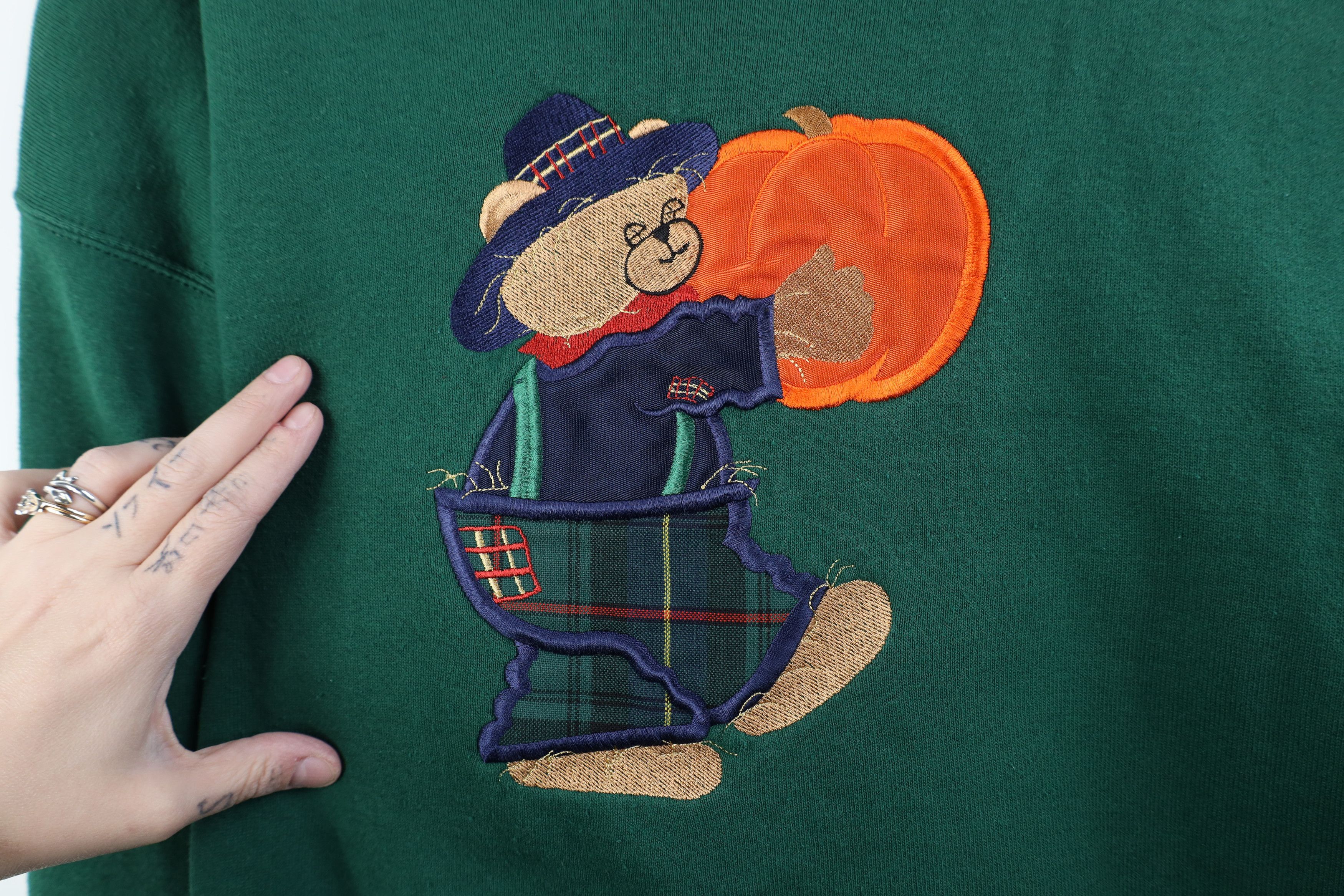 Vintage Vintage 90s Streetwear Halloween Bear Pumpkin Sweatshirt USA Size US L / EU 52-54 / 3 - 4 Thumbnail