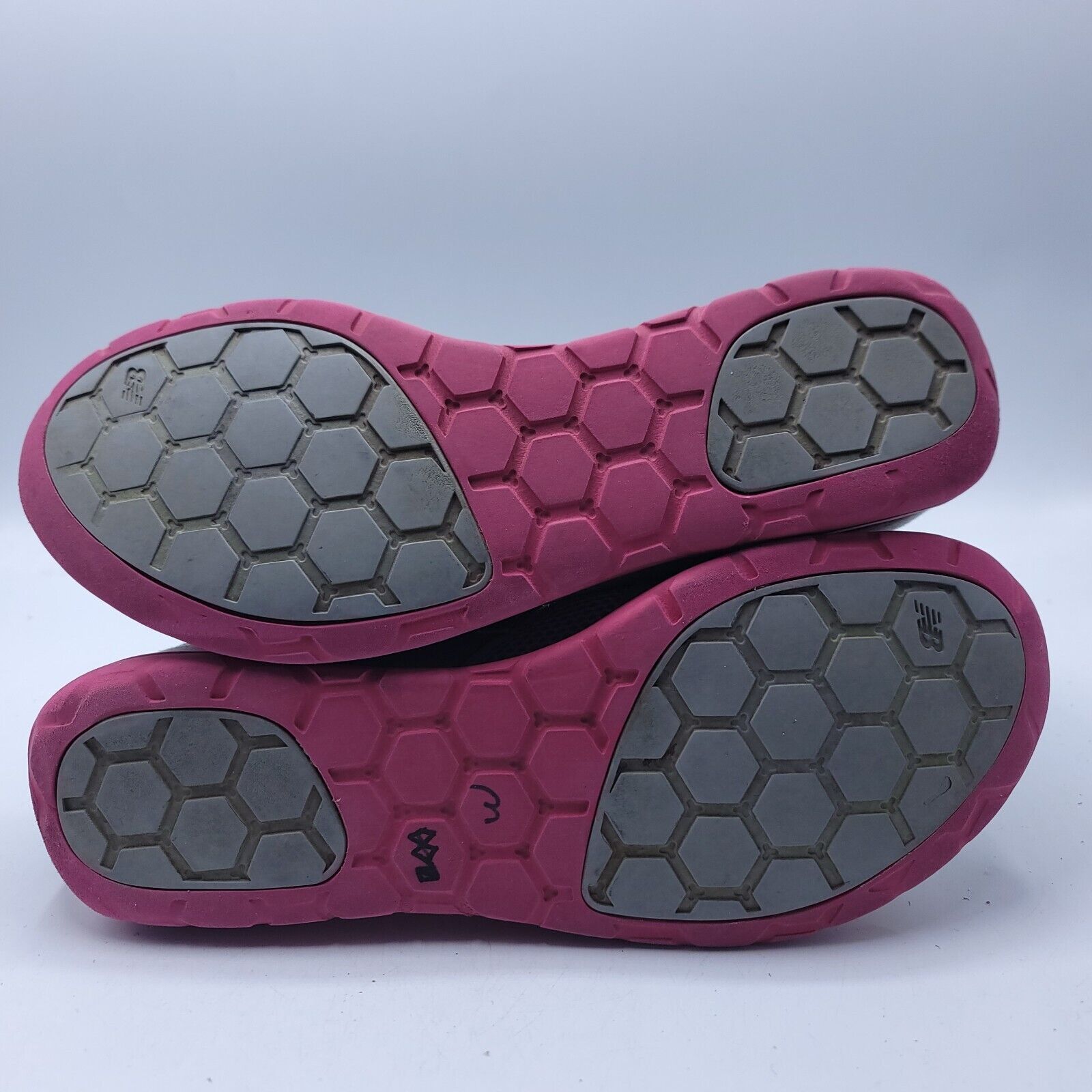 New Balance New Balance Minimus Athletic Shoe Womens Size 9.5 Gray Pink Size US 9.5 / IT 39.5 - 7 Thumbnail