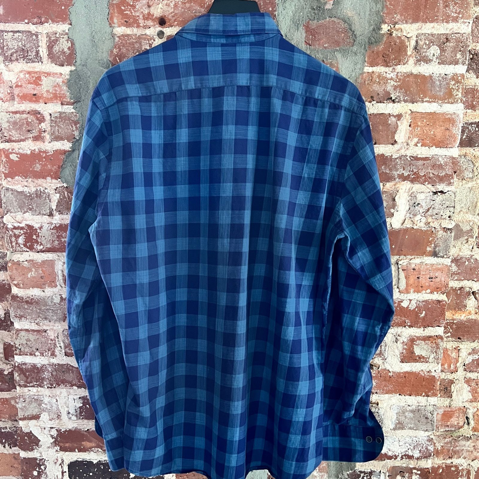 Neiman Marcus Neiman Marcus Men's Blue Gingham LS Shirt L 22x29 Size US L / EU 52-54 / 3 - 5 Thumbnail
