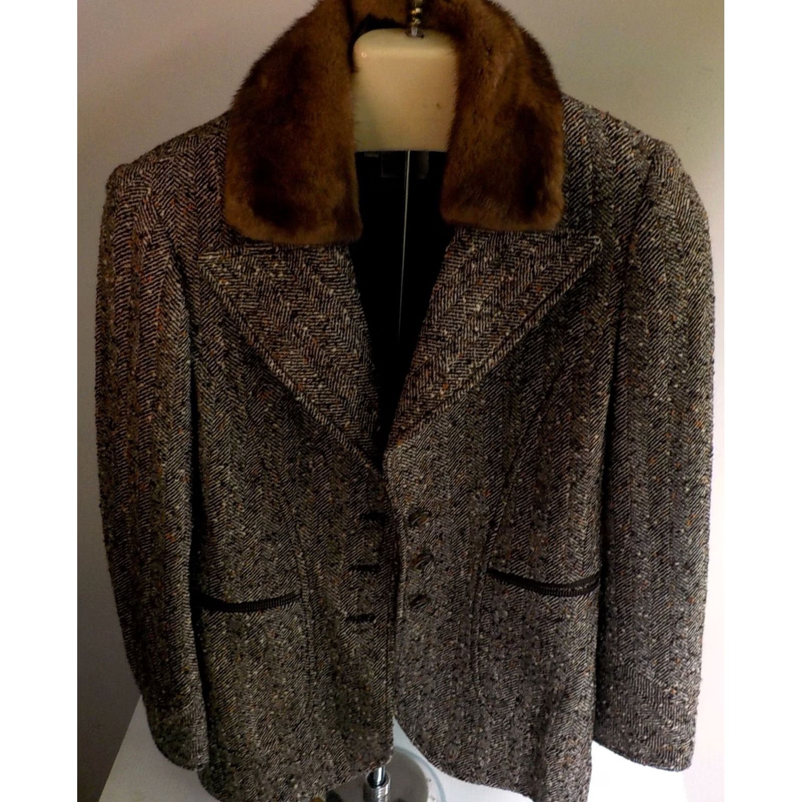 Vintage VINTAGE Carlisle Blazer Skirt Set Wool Blend-Removable Fur Collar Brown Size 0 2 Women’s 2 Piece Women Brown Skirt Suit Mens? No Size 25" / US 0 / IT 36 - 2 Thumbnail
