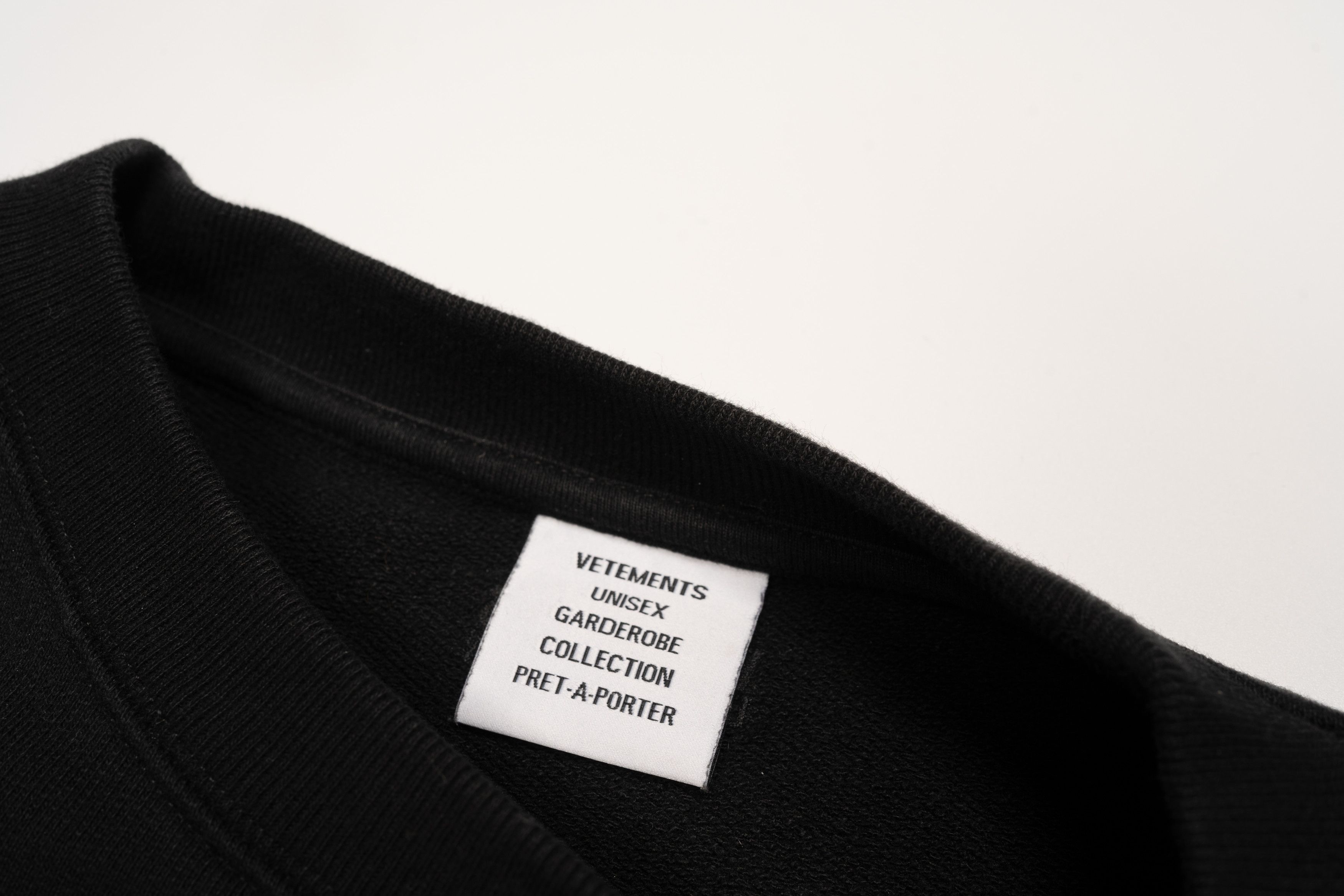 Vetements Vetements Think Differently Apple Crewneck Size US L / EU 52-54 / 3 - 6 Thumbnail