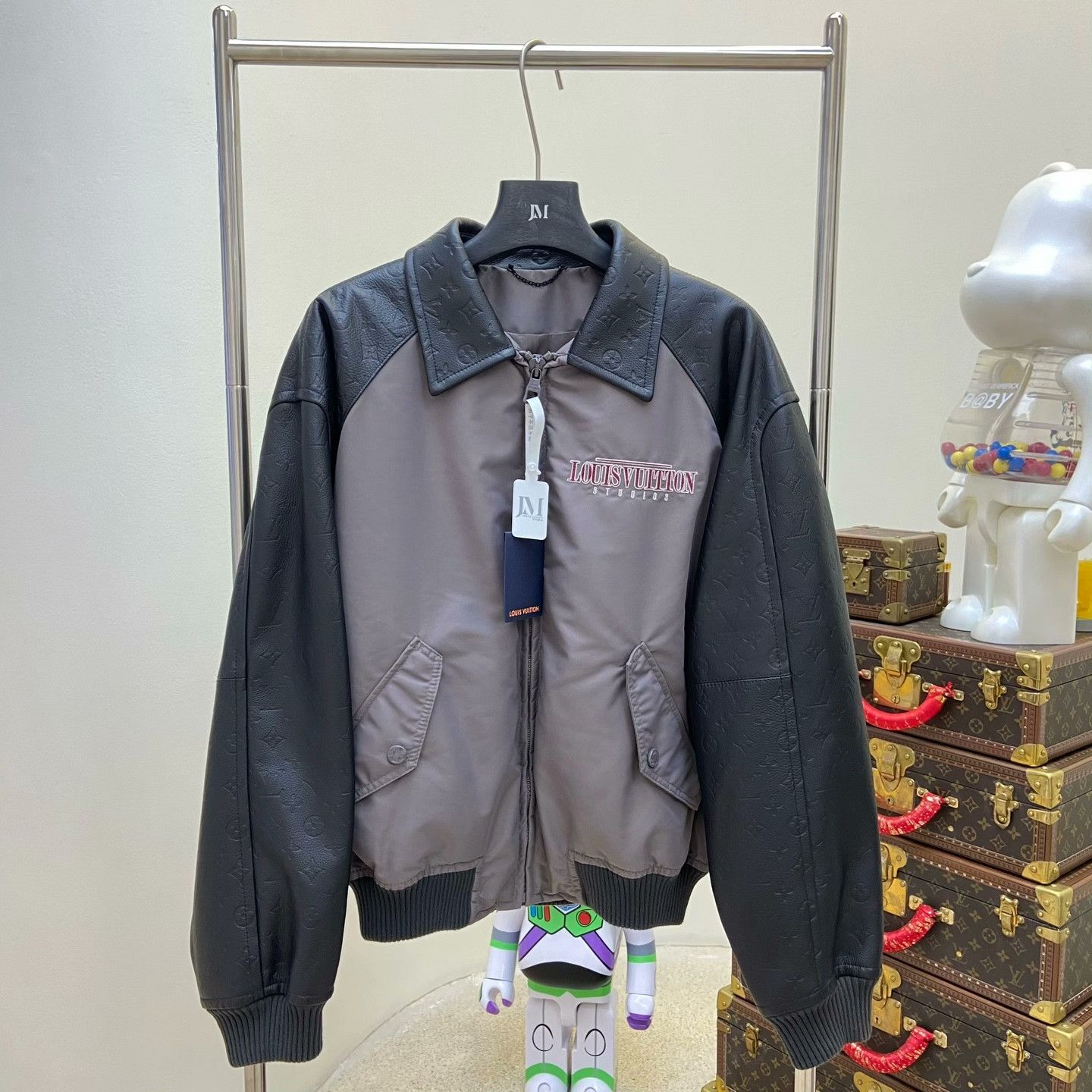 Louis Vuitton Louis Vuitton Retro Light Jacket l Men Size US L / EU 52-54 / 3 - 1 Thumbnail