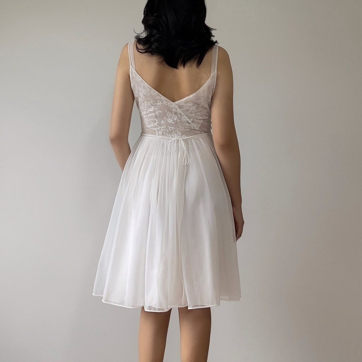 Vintage Romantic 1960's White Nightgown (XXS-XS) Size XS / US 0-2 / IT 36-38 - 8 Thumbnail