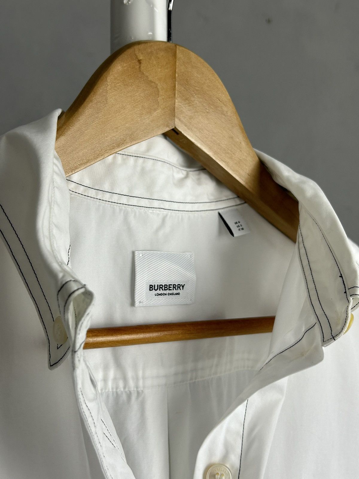 Burberry Burberry White Button Down Shirt Contrast Stitch Logo Tape Size XS / US 0-2 / IT 36-38 - 10 Thumbnail