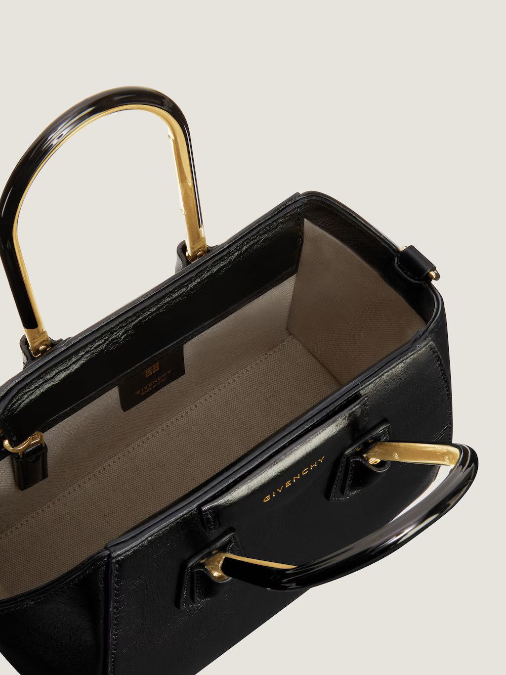 Givenchy o1w1db10126 Size: One Size / Bag in Black Size ONE SIZE - 4 Thumbnail