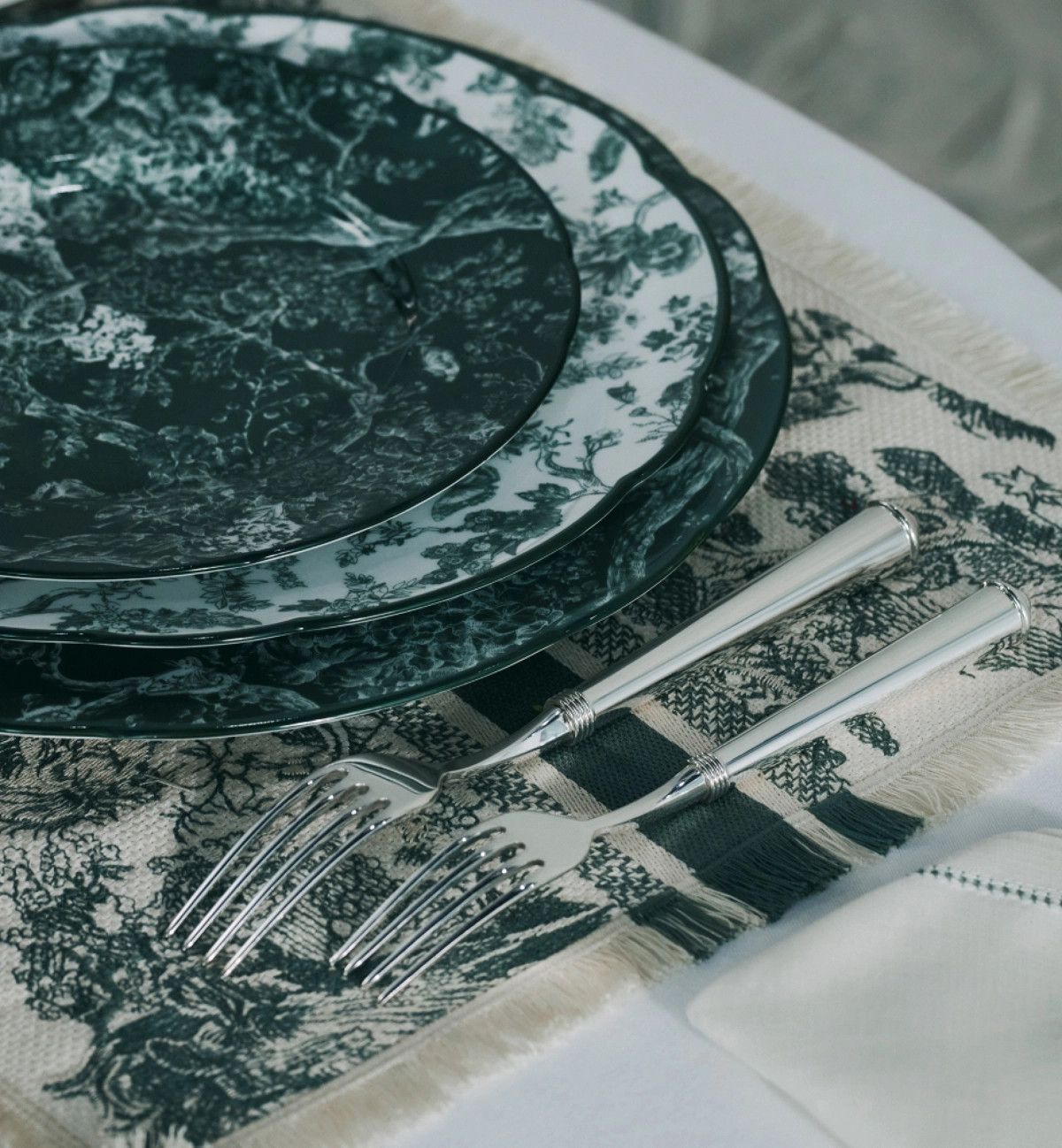 Dior o1bcso1str0225 Size:OS/ Dessert Plate in Linden Green Size ONE SIZE - 4 Thumbnail